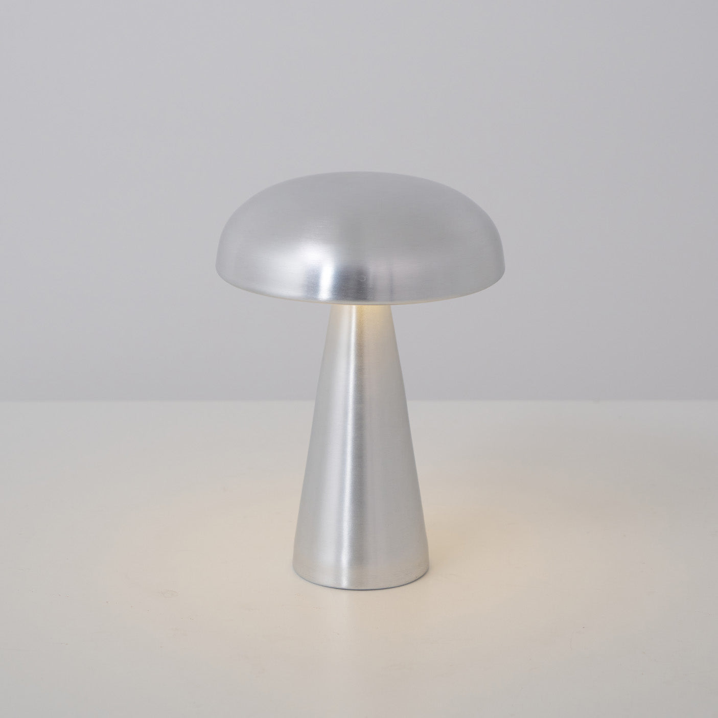 Lámpara de Mesa Como con Diseño Elegante y Luz LED Integrada – Varios Colores Disponibles 12