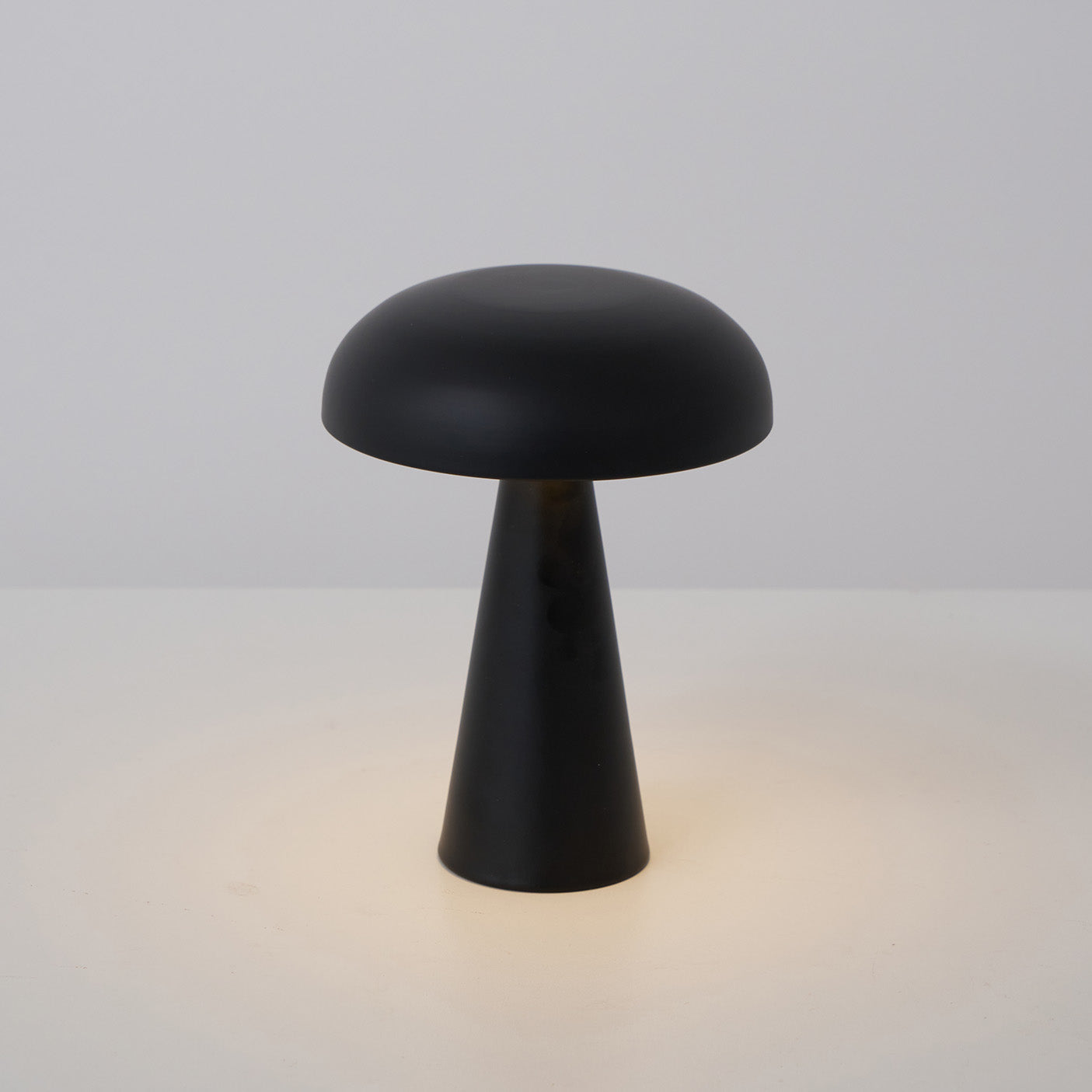 Lámpara de Mesa Como con Diseño Elegante y Luz LED Integrada – Varios Colores Disponibles 13