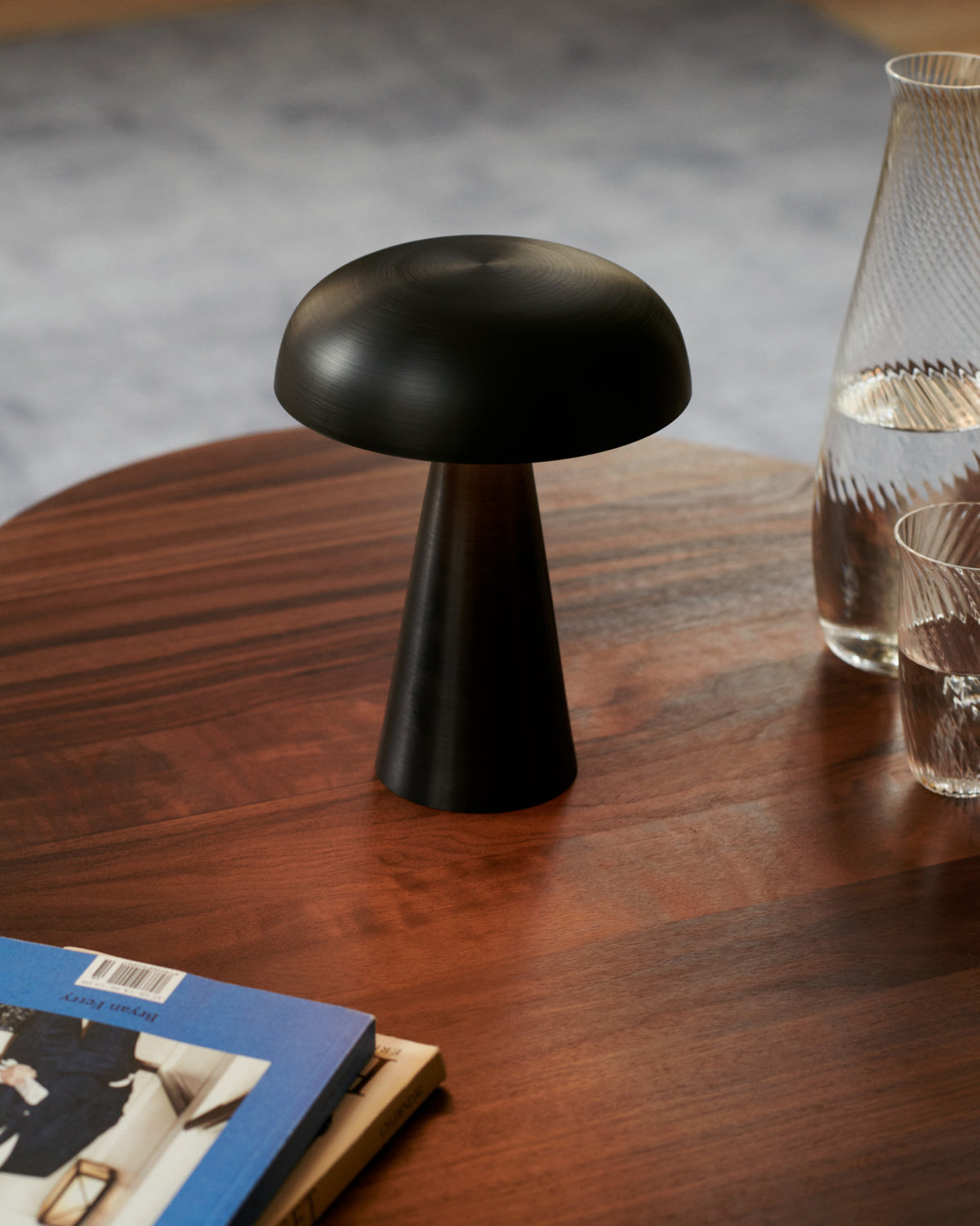 Lámpara de Mesa Como con Diseño Elegante y Luz LED Integrada – Varios Colores Disponibles 6