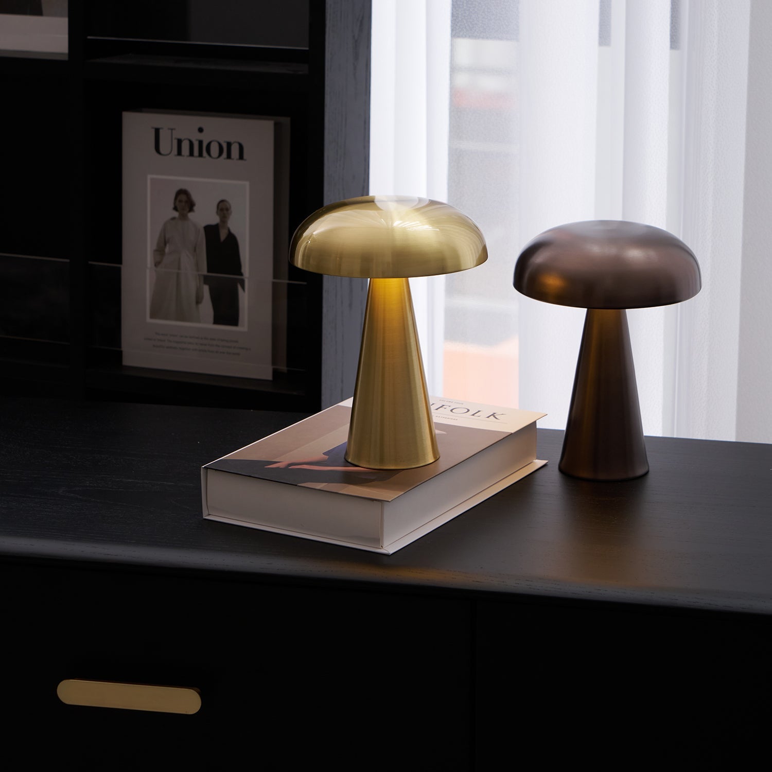 Lámpara de Mesa Como con Diseño Elegante y Luz LED Integrada – Varios Colores Disponibles 7