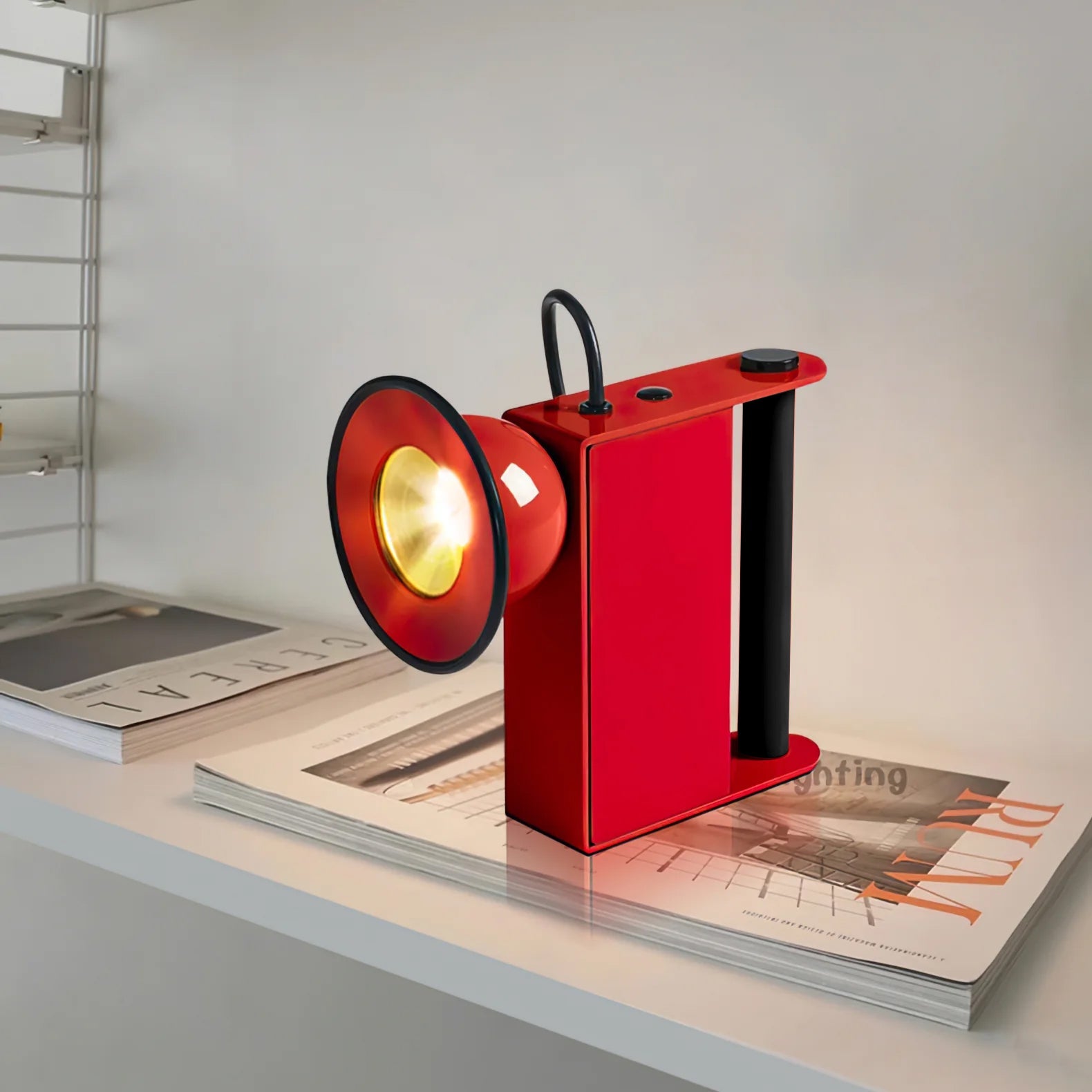 Lámpara de Mesa Compacta Minibox con Cabezal Ajustable y Luz LED Integrada 6