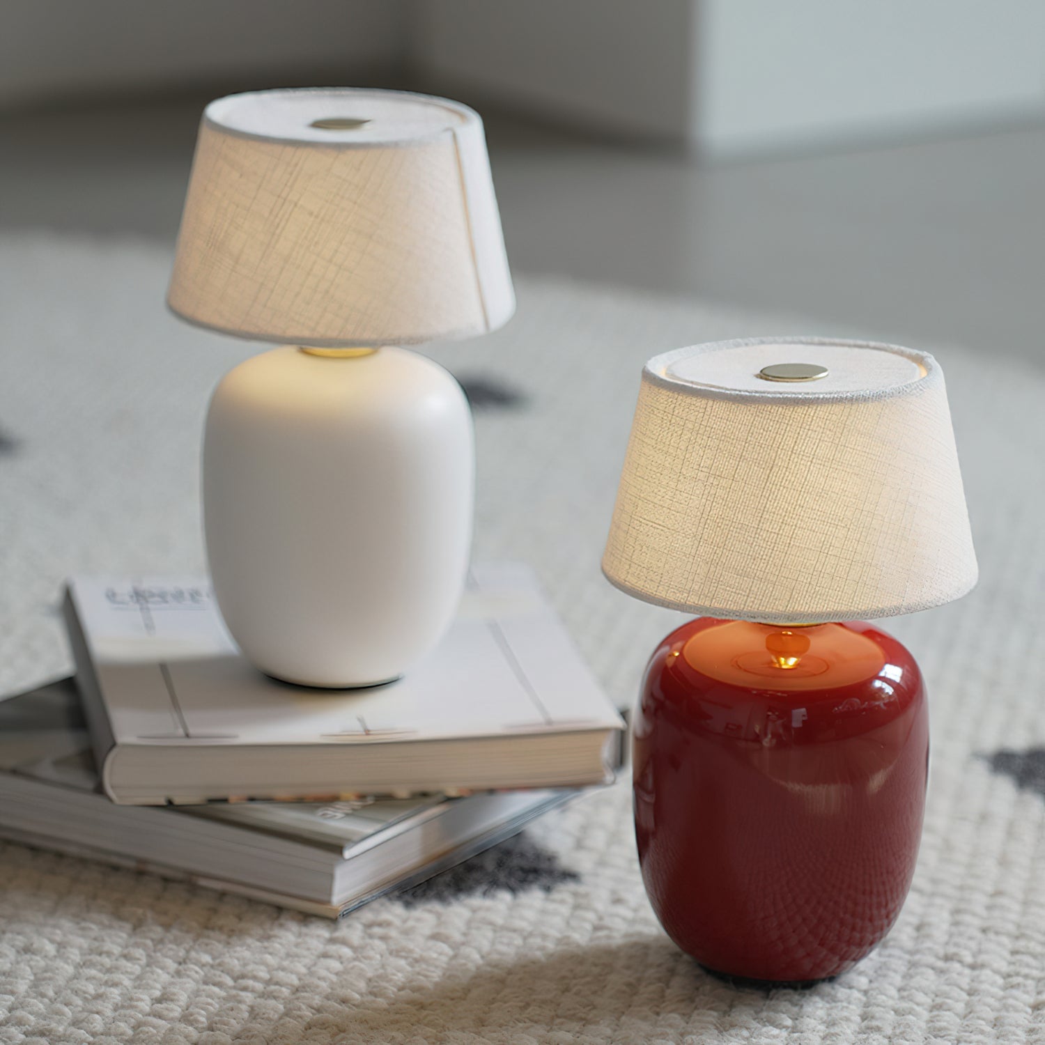 Lámpara de Mesa Compacta con Cargador USB y Control Táctil – Diseño Moderno para Escritorios y Mesitas de Noche 2