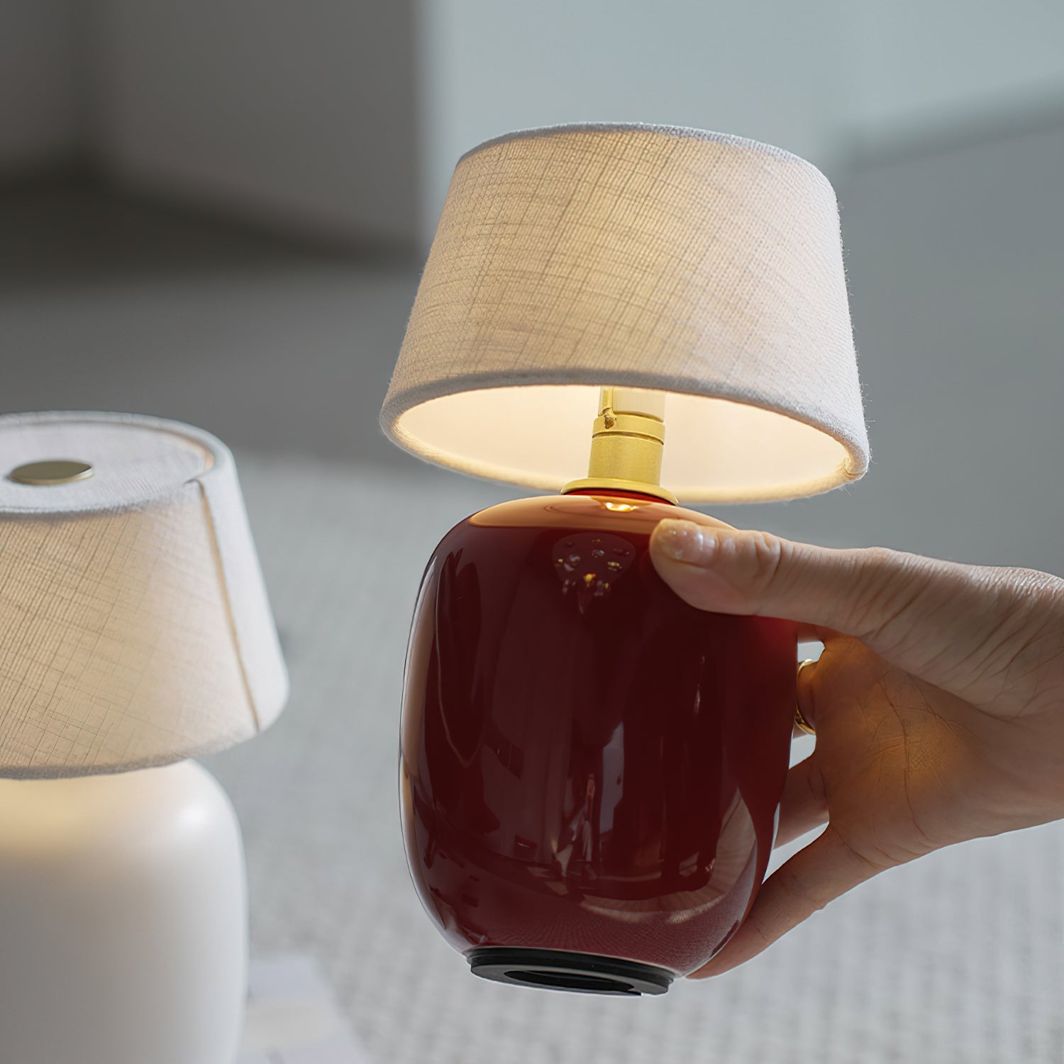 Lámpara de Mesa Compacta con Cargador USB y Control Táctil – Diseño Moderno para Escritorios y Mesitas de Noche 8