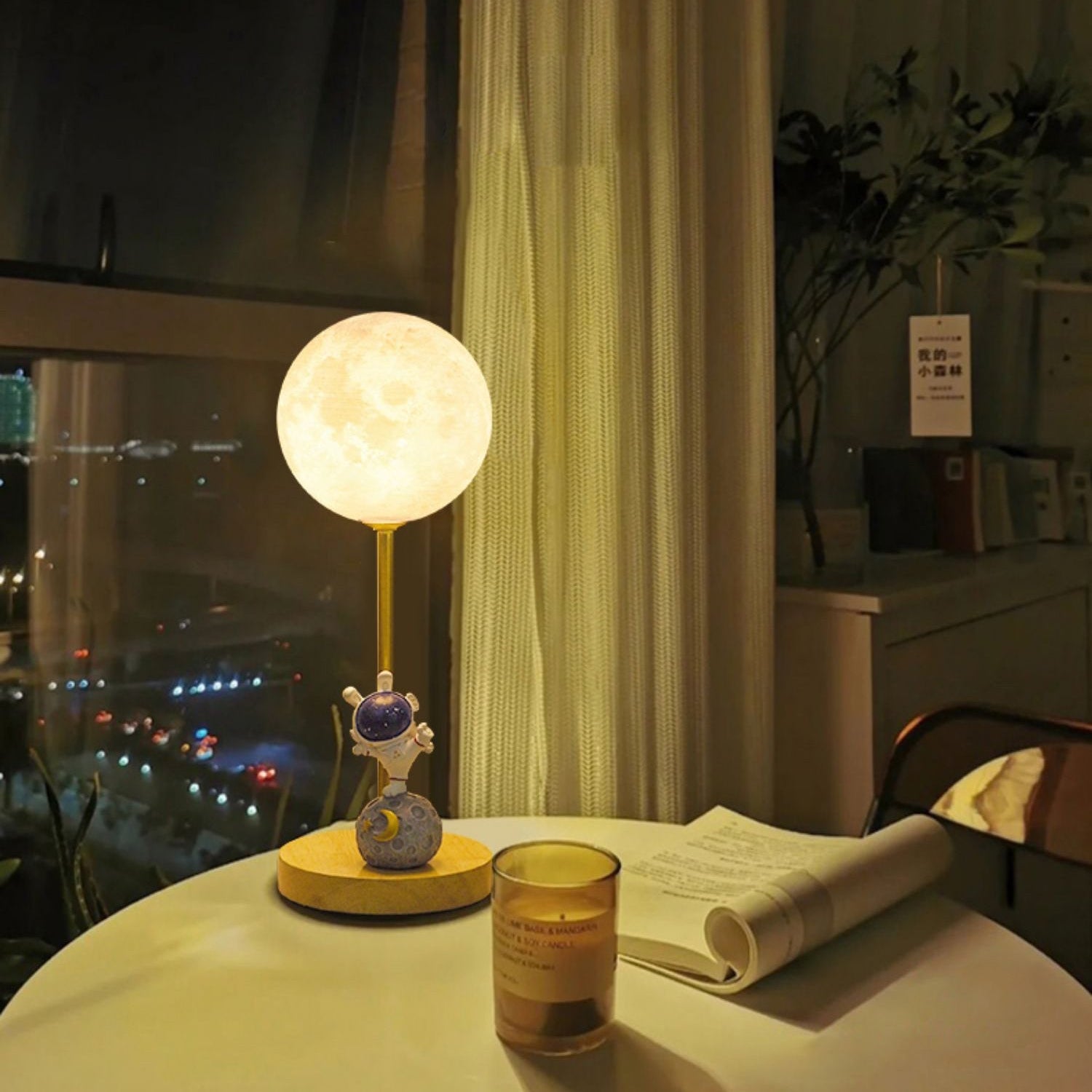 Lámpara de Mesa Creativa Astronauta con Base de Madera y Luz LED – Ideal para Escritorios y Mesitas de Noche 4