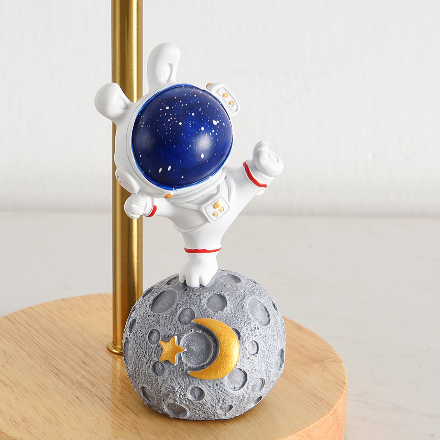 Lámpara de Mesa Creativa Astronauta con Base de Madera y Luz LED – Ideal para Escritorios y Mesitas de Noche 7