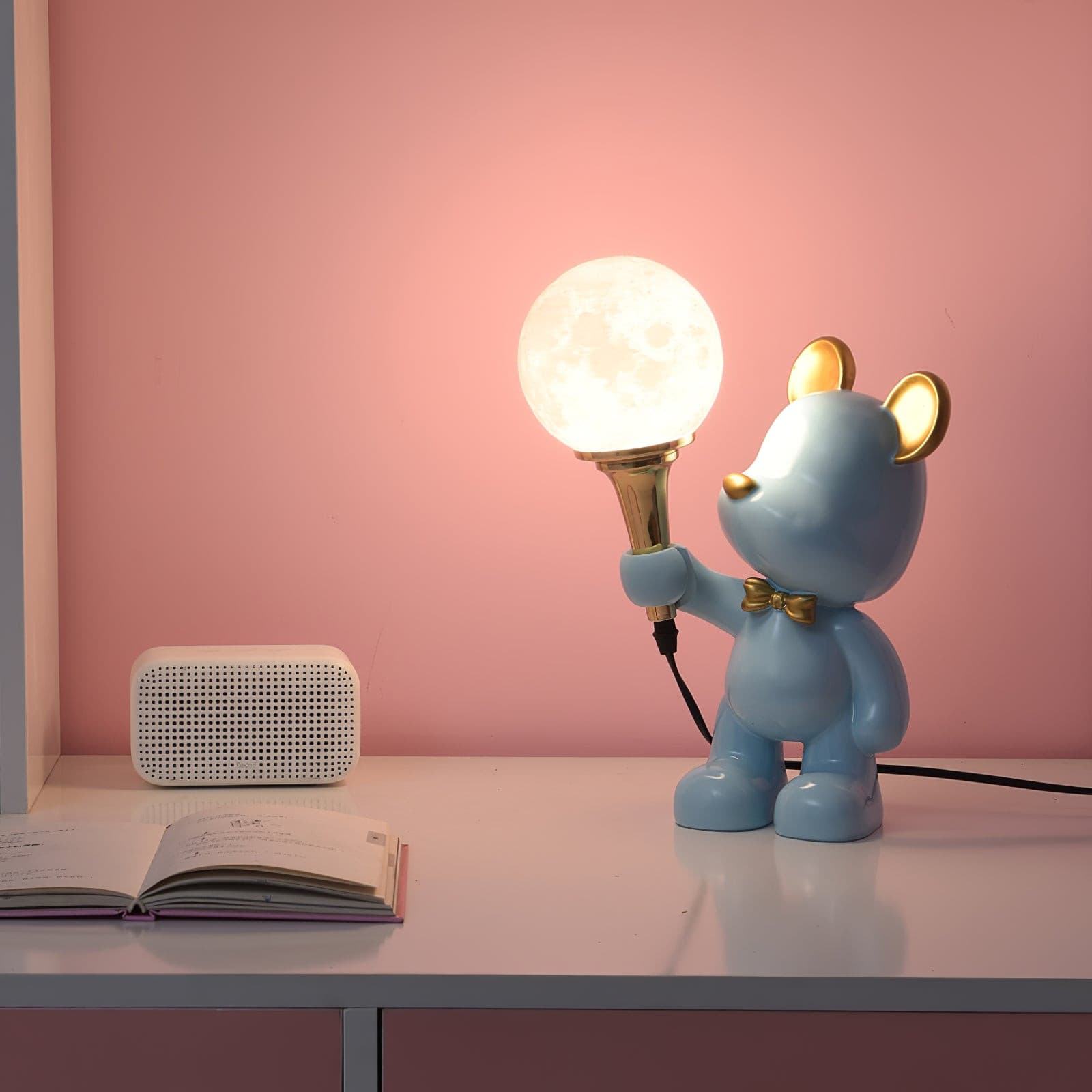 Lámpara de Mesa Creativa con Diseño de Oso y Planeta – Ideal para Habitaciones Infantiles, Rosa y Azul 4