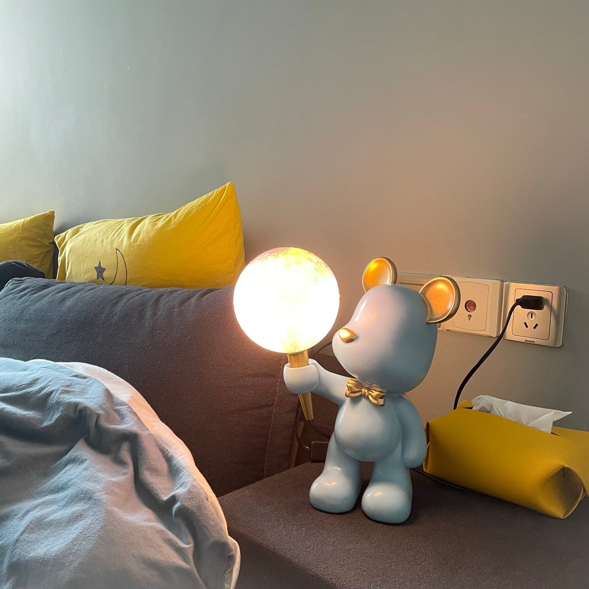 Lámpara de Mesa Creativa con Diseño de Oso y Planeta – Ideal para Habitaciones Infantiles, Rosa y Azul 6