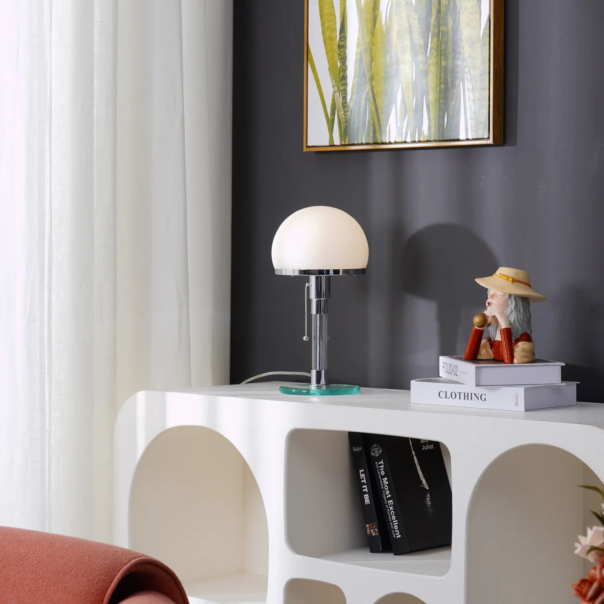 Lámpara de Mesa Cromada Hemisférica con Diseño Moderno y Elegante 6