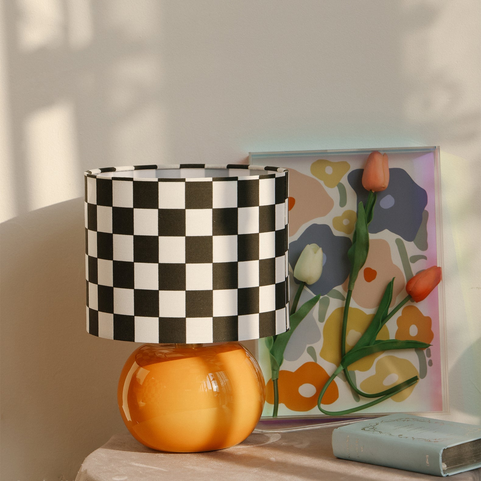 Lámpara de Mesa Diseño Ajedrez con Base de Vidrio Transparente – Estilo Moderno para Interiores, Compatible con Bombillas LED 5