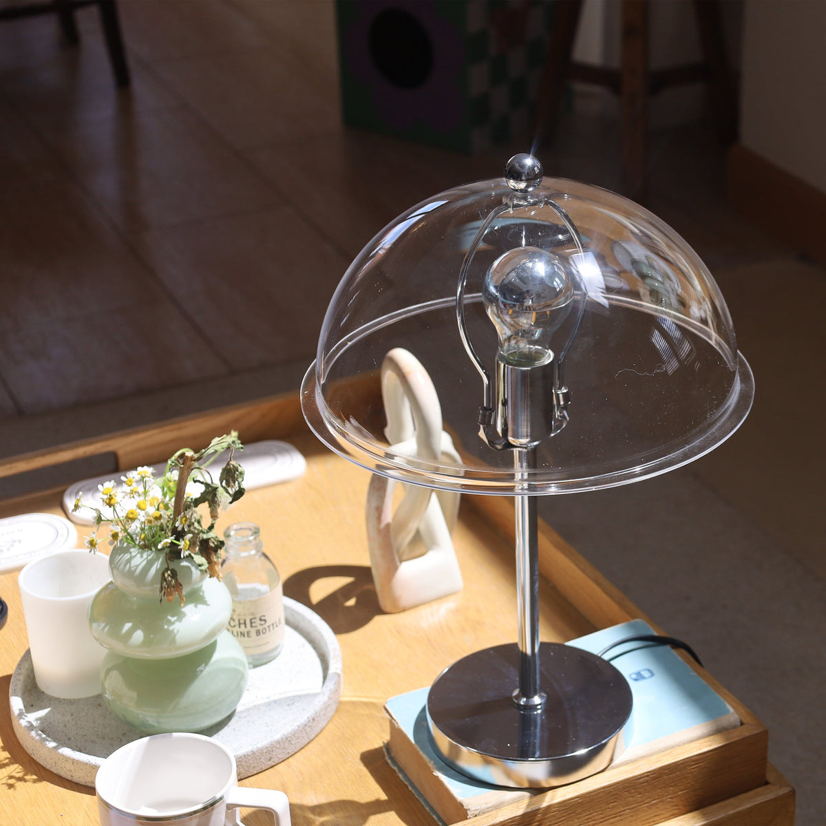 Lumisa - Lámpara de Mesa Edimburgo de Metal y Acrílico con Bombilla LED - Diseño Neoclásico - Ideal para Mesas y Rincones
