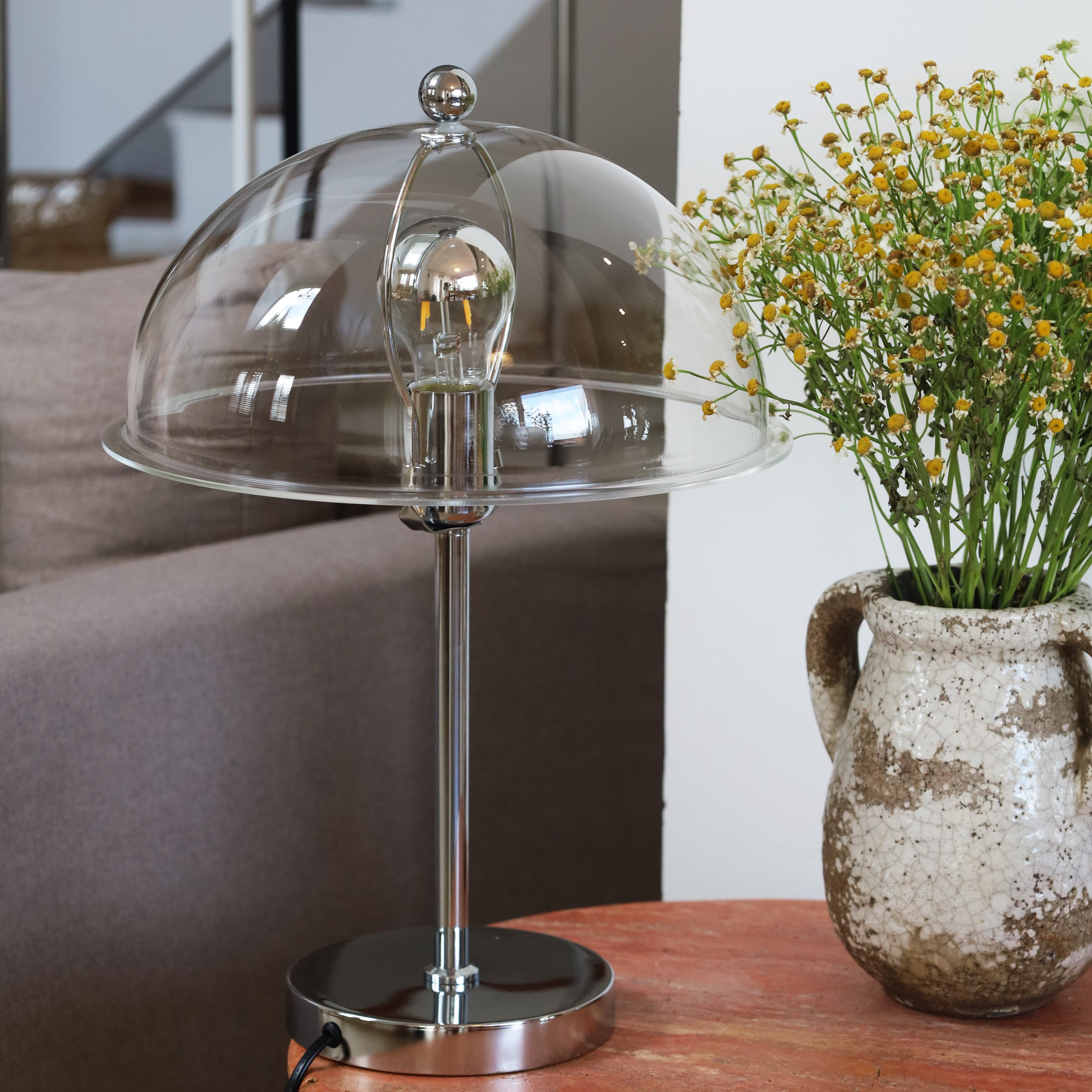 Lámpara de Mesa Edimburgo de Metal y Acrílico con Bombilla LED, Diseño Neoclásico, Ideal para Mesas y Rincones 8