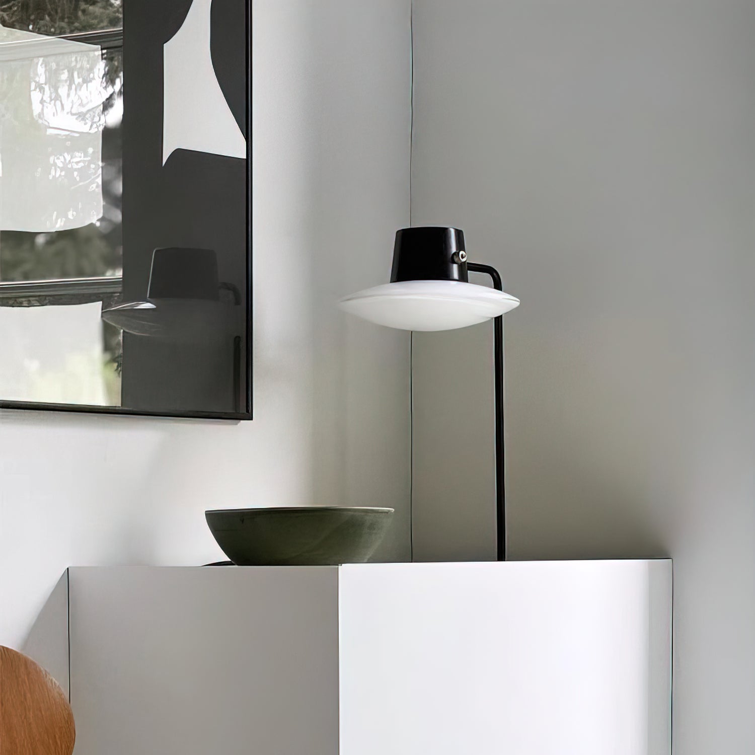 Lámpara de Mesa Eileen Moderna con Pantalla de Vidrio Opalino y Base de Metal – Ideal para Mesita de Noche y Estudio 8