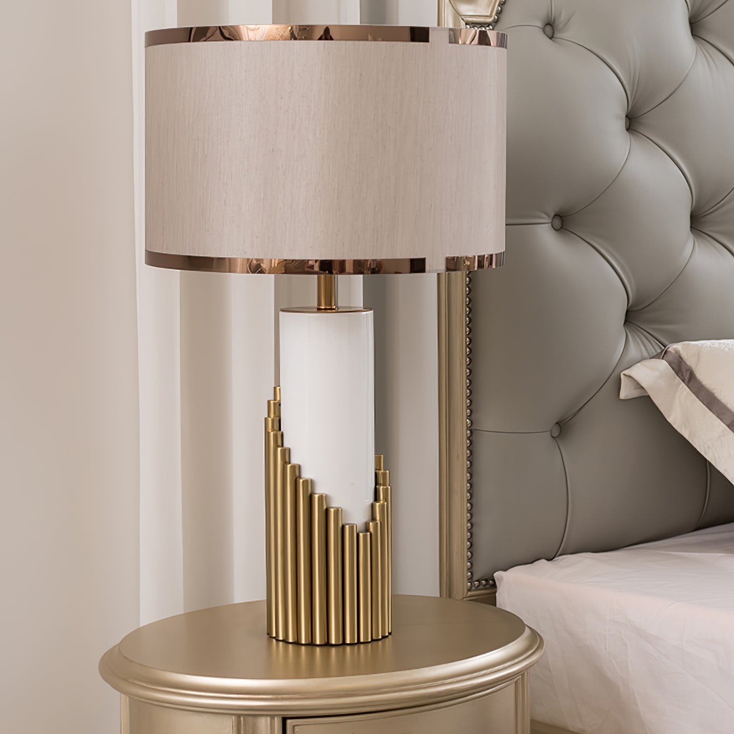 Lámpara de Mesa Elegante Art Deco de Metal y Tela - Diseño Sofisticado para Mesita de Noche, 38 cm Diámetro, Ideal para Interiores 6