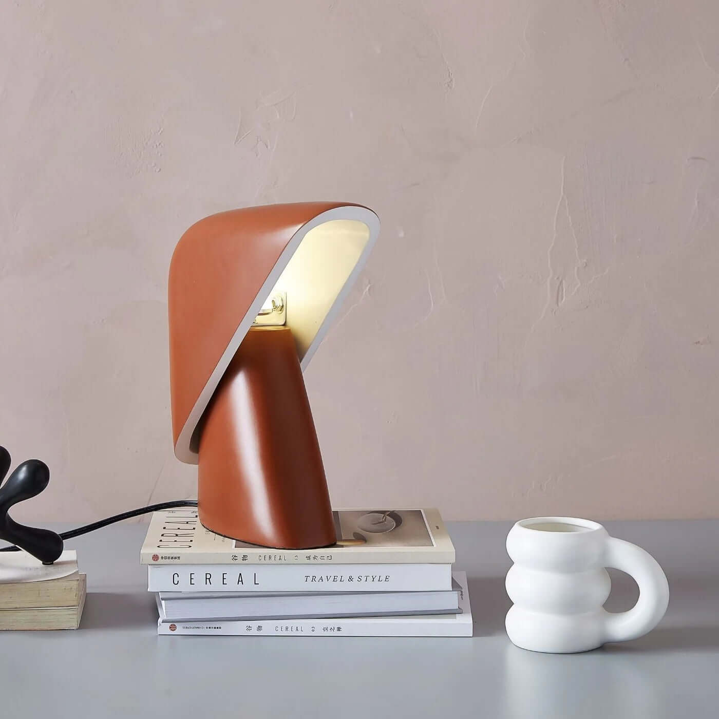 Lámpara de Mesa Elegante con Pantalla Ajustable y Luz Cálida 2700k - Ideal para Decoración y Ambientes Sofisticados 1