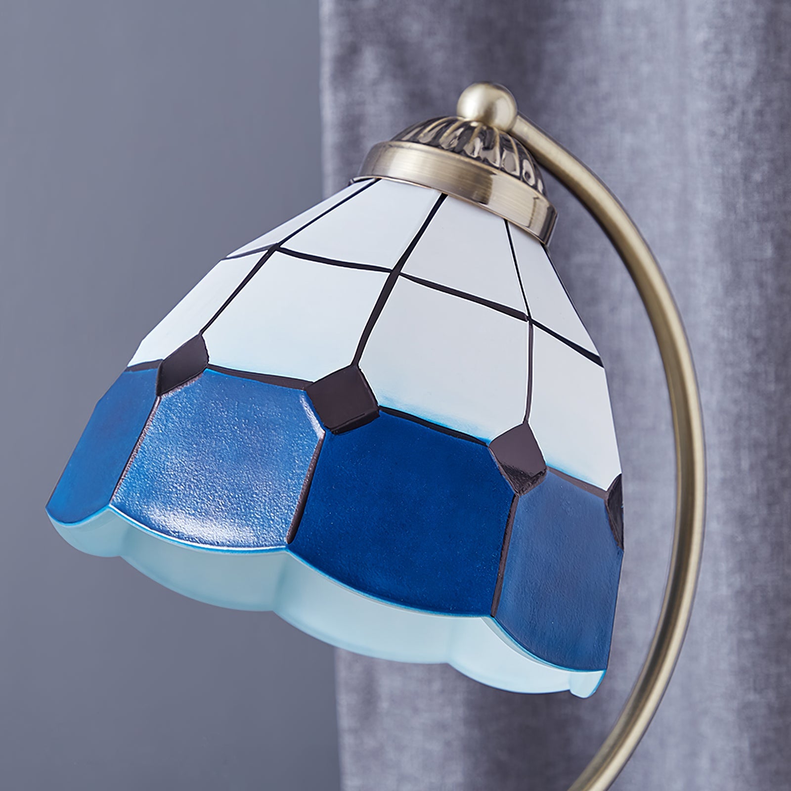 Lámpara de Mesa Elegante con Pantalla de Vidrio en Forma de Flor, Base E27, Metal y Vidrio, Ideal para Mesita de Noche y Escritorio 4