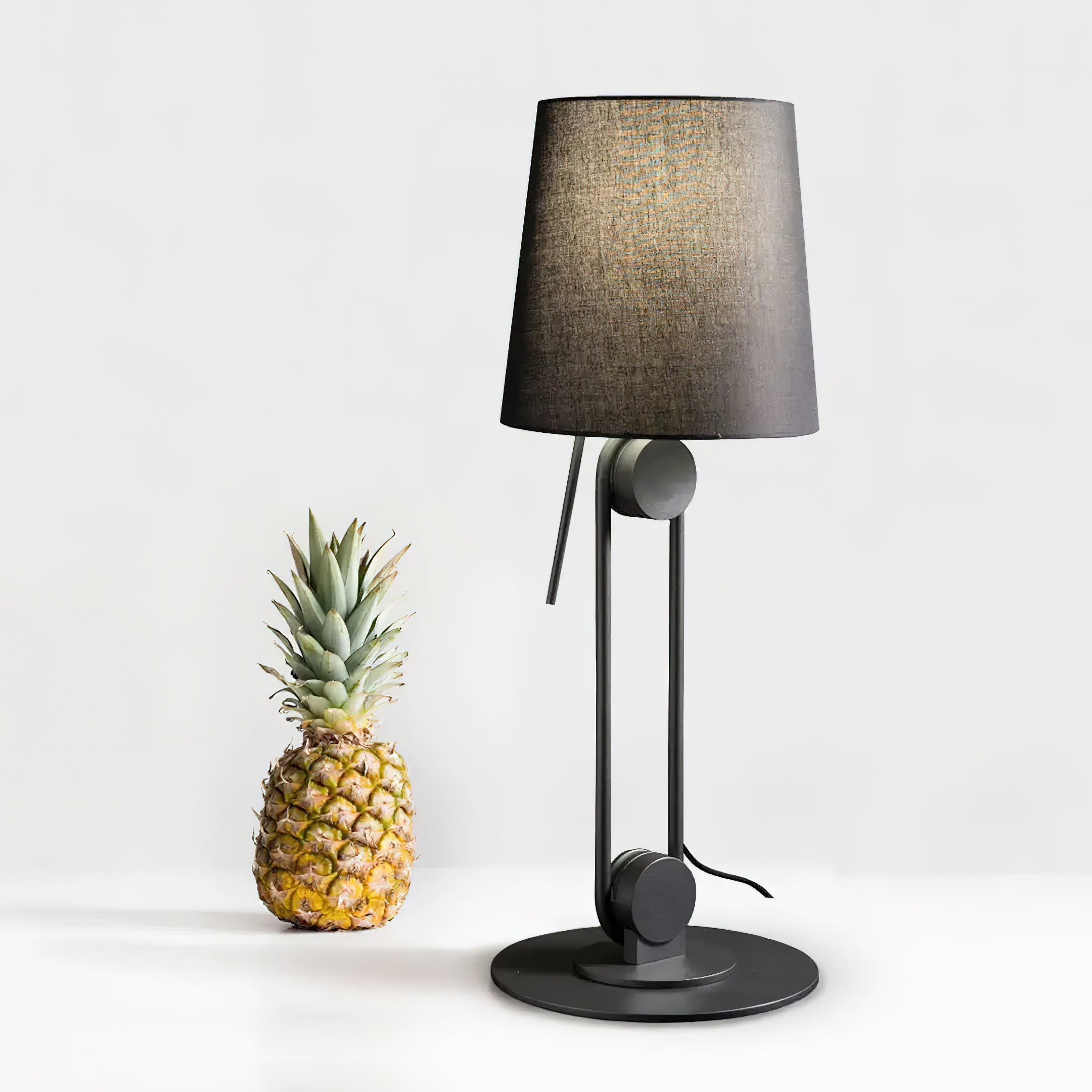 Lámpara de Mesa Elegante de Hierro con Pantalla Ajustable – Ideal para Mesitas de Noche y Ambientes Sofisticados 5