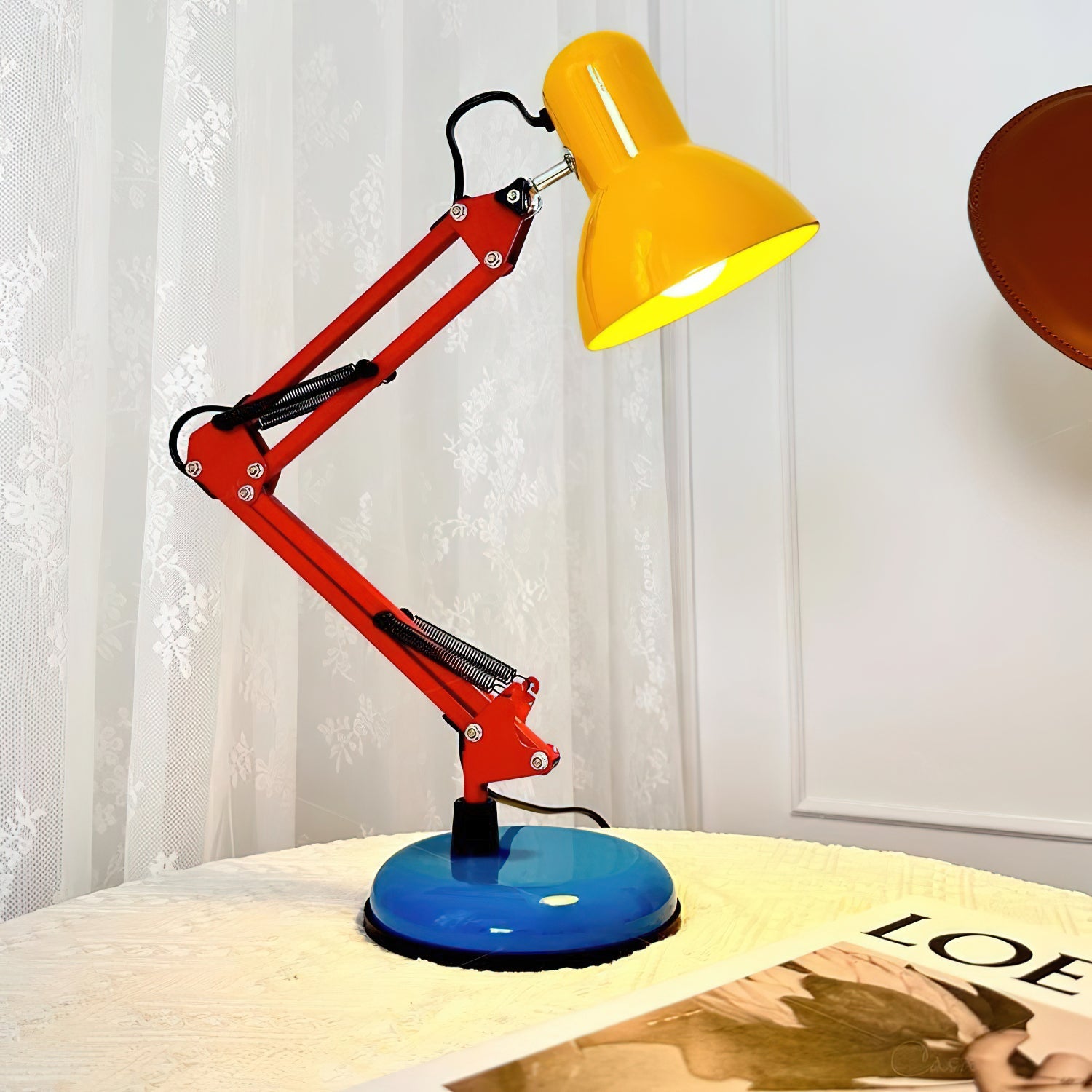 Lámpara de Mesa Flexo Ajustable en Colores Vibrantes – Diseño Moderno para Iluminación Personalizada 3