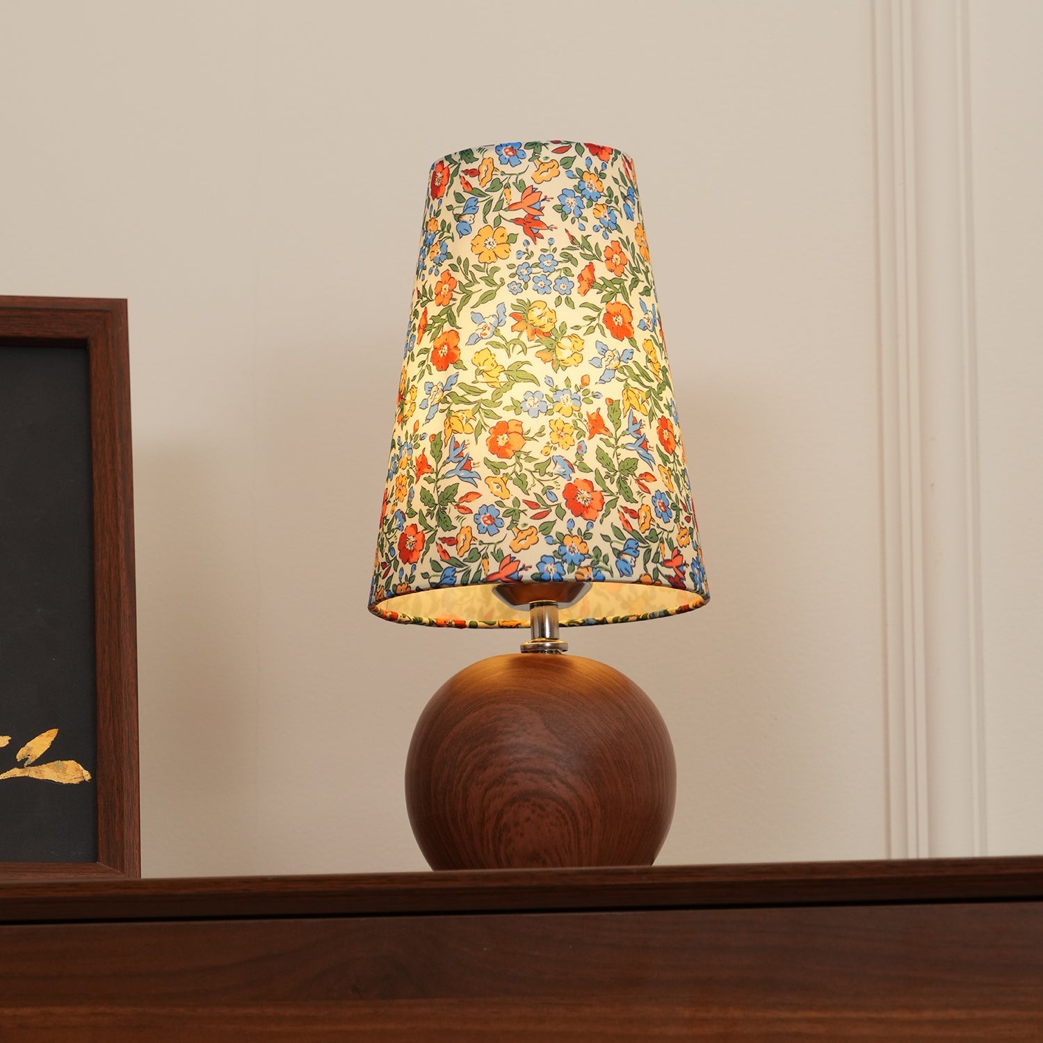 Lámpara de Mesa Floral Anna con Base de Madera Natural – Diseño Colorido y Funcional 8