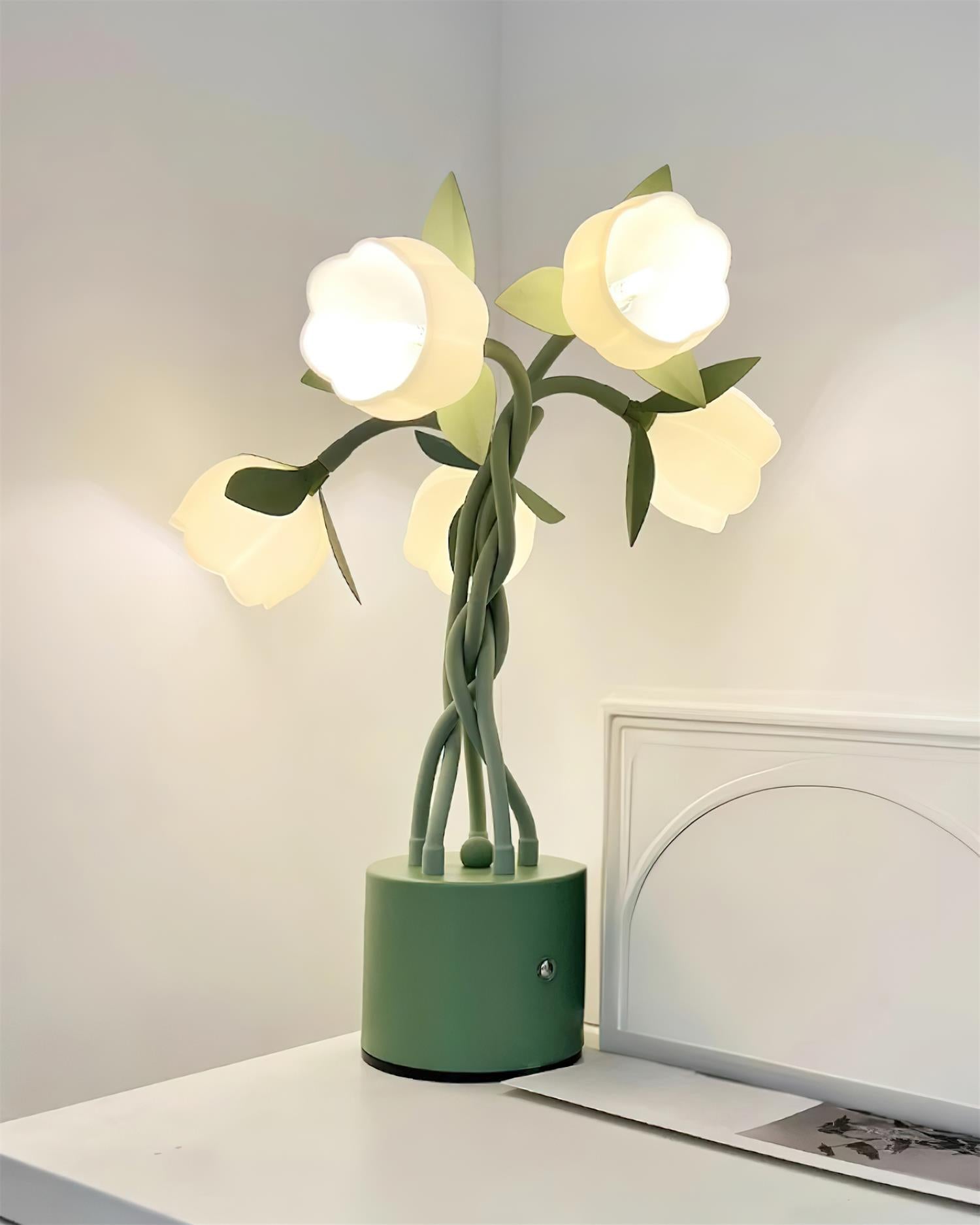 Lámpara de Mesa Floral con Diseño Escultural y Base Verde – Luz LED 6