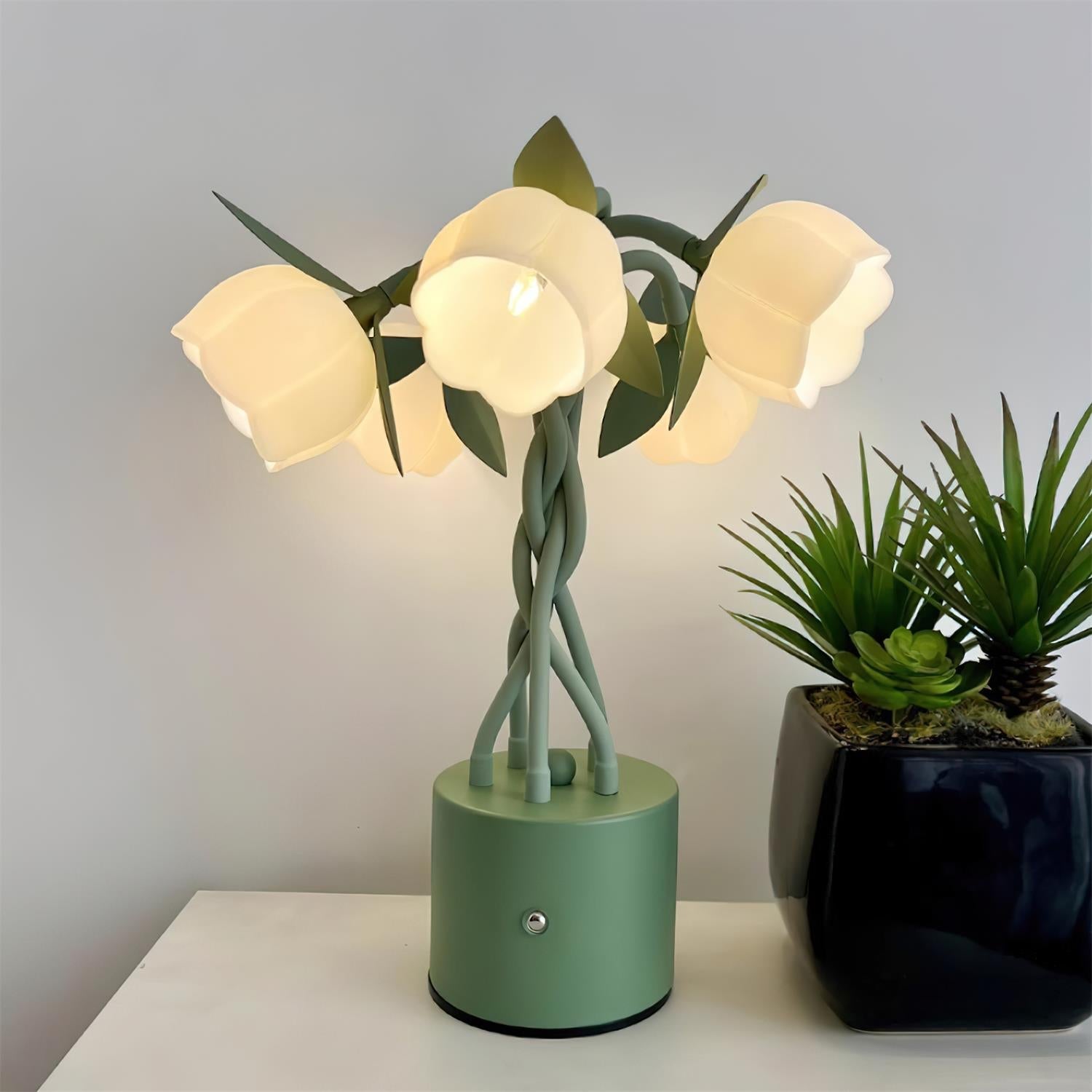 Lámpara de Mesa Floral con Diseño Escultural y Base Verde – Luz LED 7