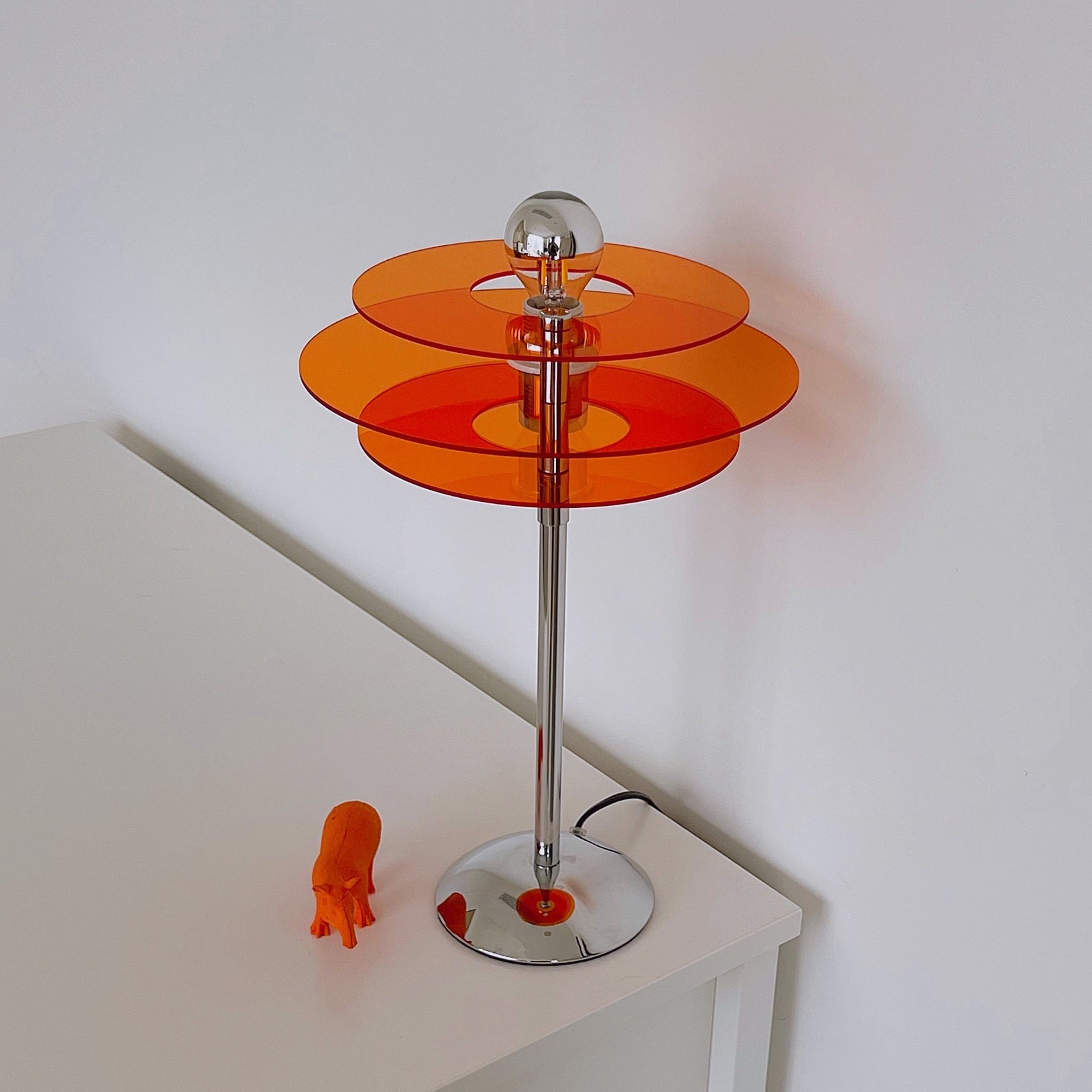 Lámpara de Mesa Geométrica LED con Diseño Elegante – 23cm de Diámetro 2