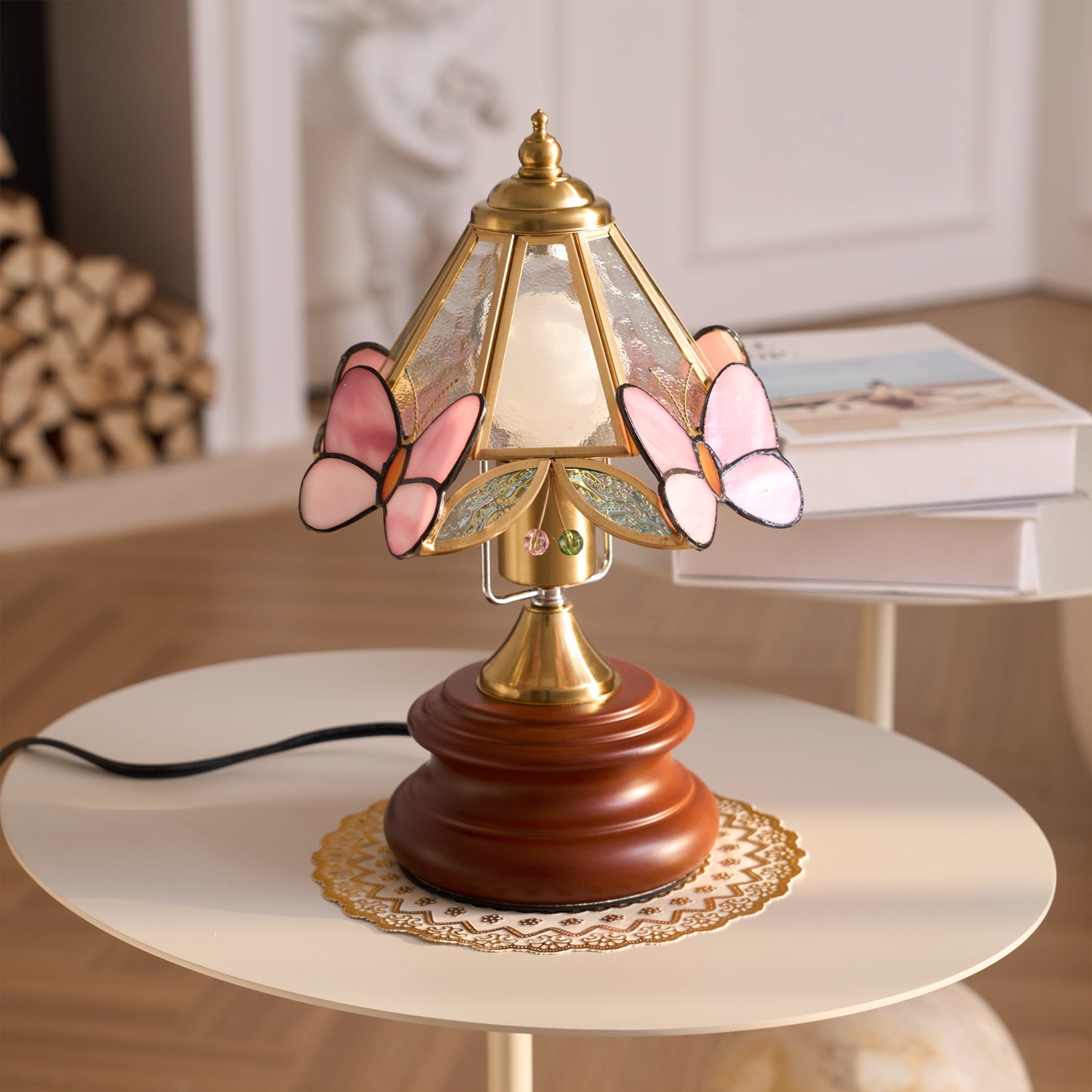 Lámpara de Mesa Jenny con Diseño de Mariposa en Vidrio y Base de Madera – Elegante y Encantadora 7
