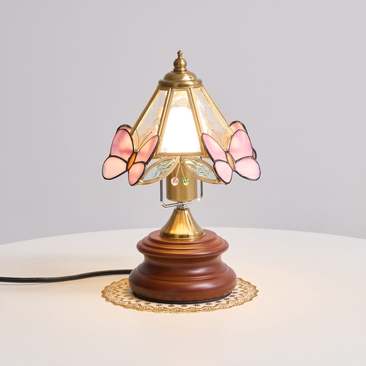Lámpara de Mesa Jenny con Diseño de Mariposa en Vidrio y Base de Madera – Elegante y Encantadora 8