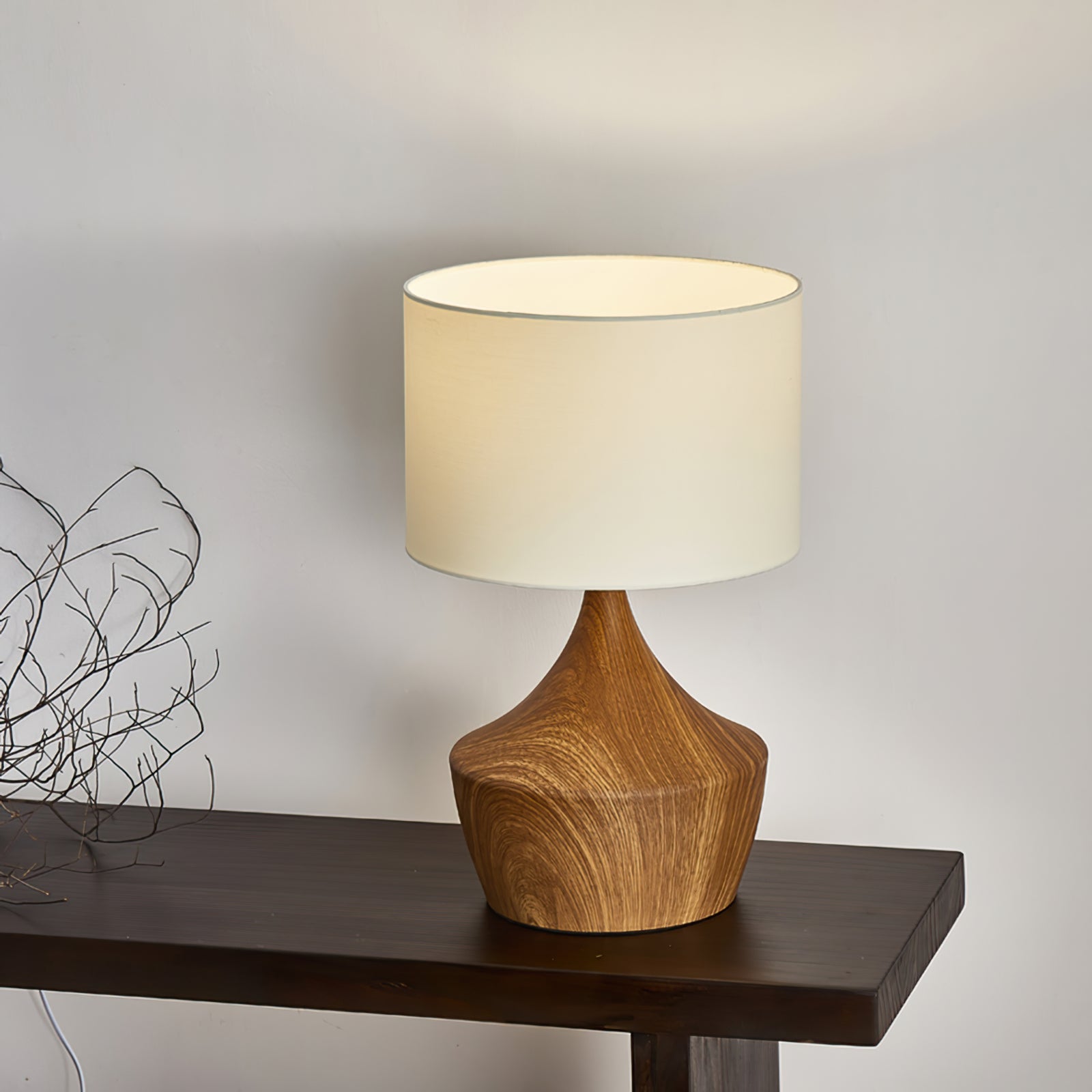 Lámpara de Mesa Kendra de Tela y Metal, Diseño Moderno en Color Nogal, Ideal para Mesita de Noche y Sobremesa 7