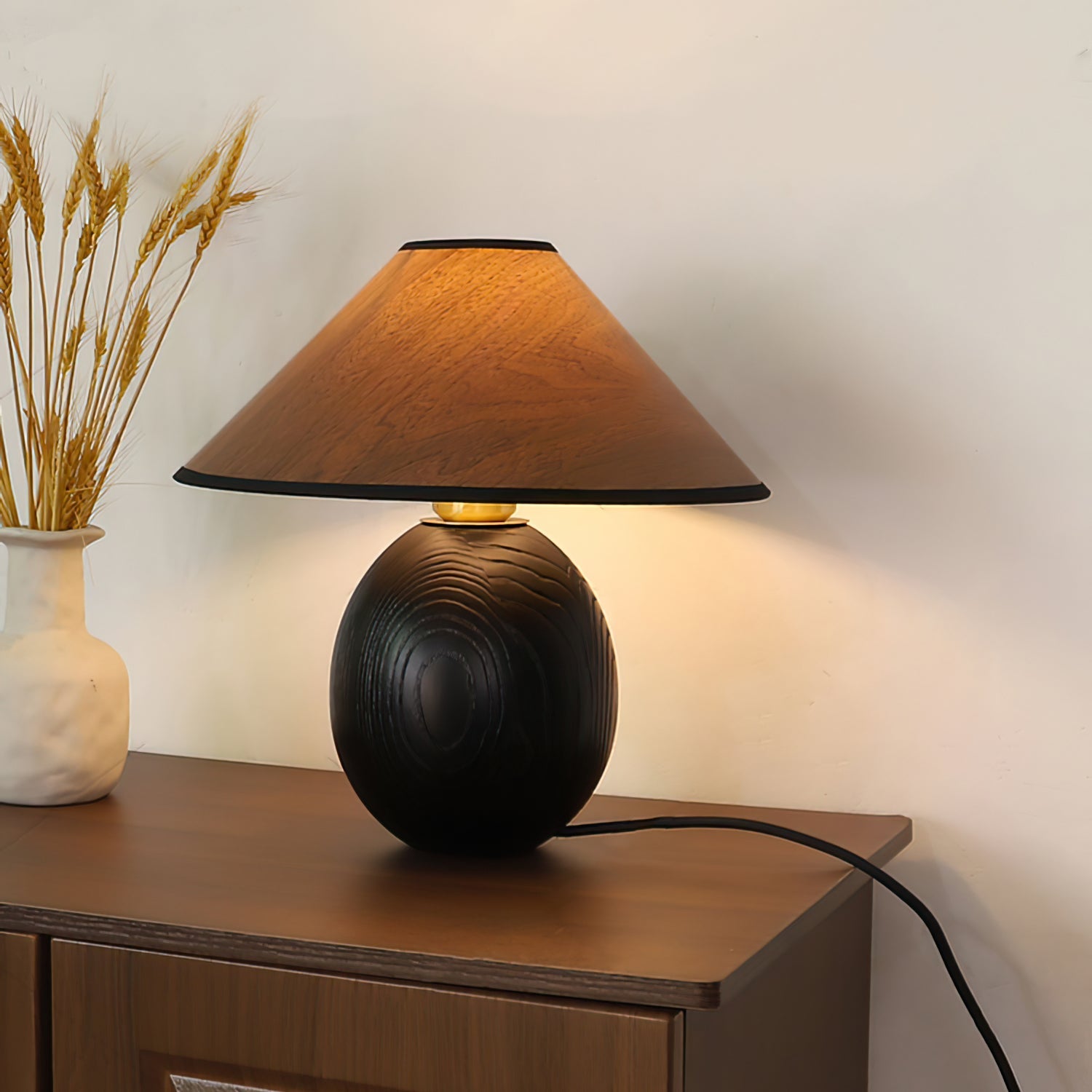 Lámpara de Mesa Kodu de Madera con Pantalla de Papel, Diseño Elegante y Acogedor 2