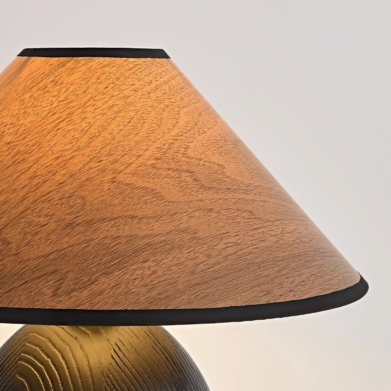 Lámpara de Mesa Kodu de Madera con Pantalla de Papel, Diseño Elegante y Acogedor 4