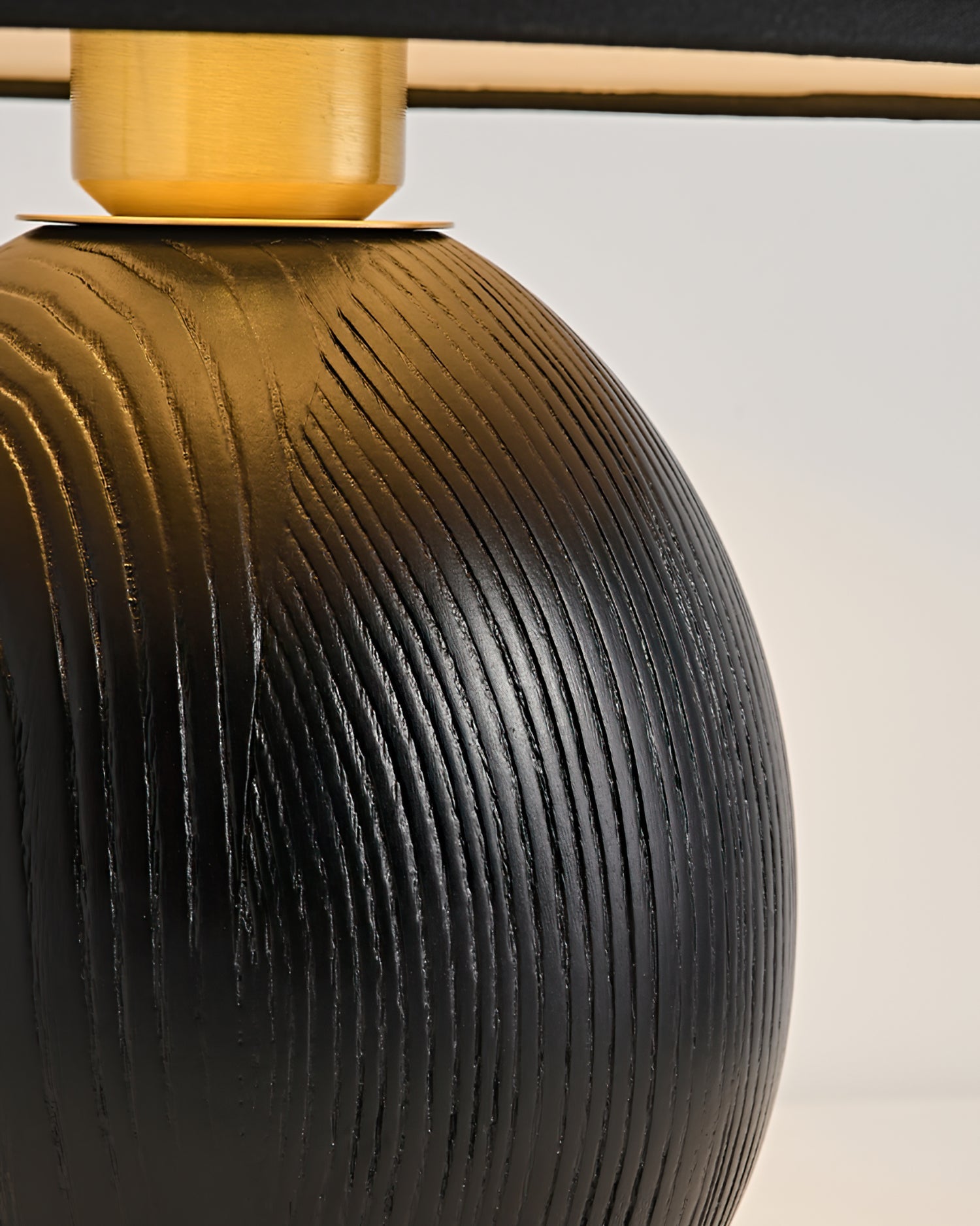 Lámpara de Mesa Kodu de Madera con Pantalla de Papel, Diseño Elegante y Acogedor 5