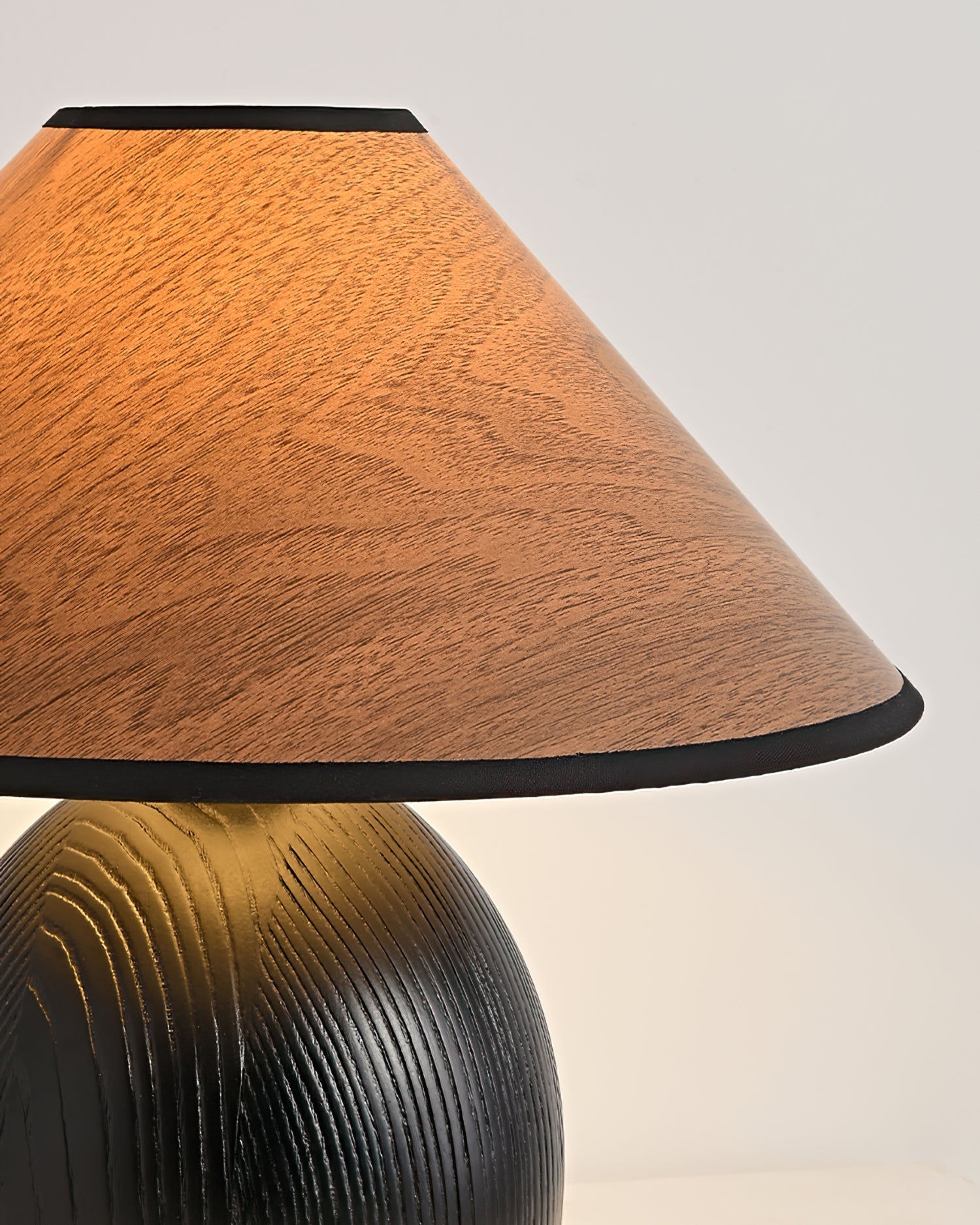 Lámpara de Mesa Kodu de Madera con Pantalla de Papel, Diseño Elegante y Acogedor 6