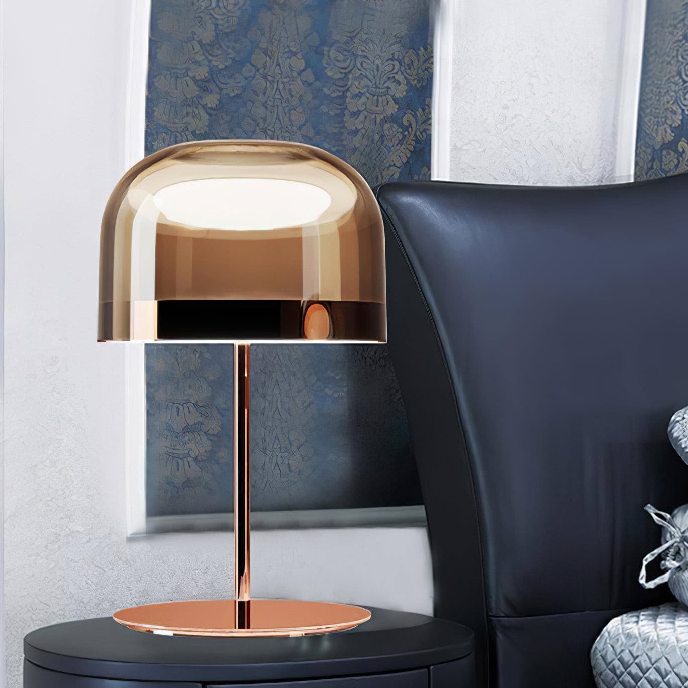Lámpara de Mesa LED Moderna de Metal y Vidrio con Luz Cálida – Opciones de Acabado en Negro y Oro Rosa 7