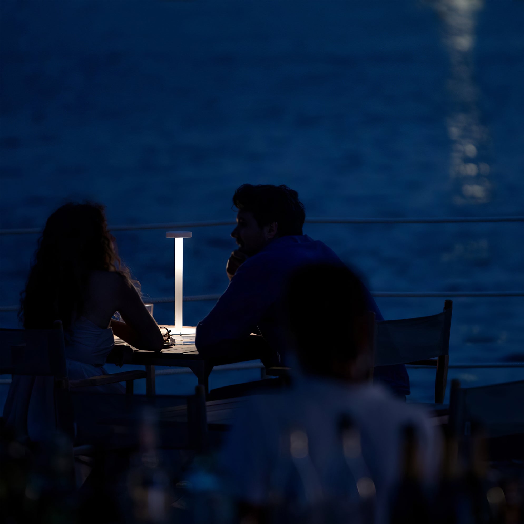 Lámpara de Mesa LED Portátil con Batería Integrada y Base Magnética - Diseño Compacto y Táctil para Iluminación Sobremesa 8