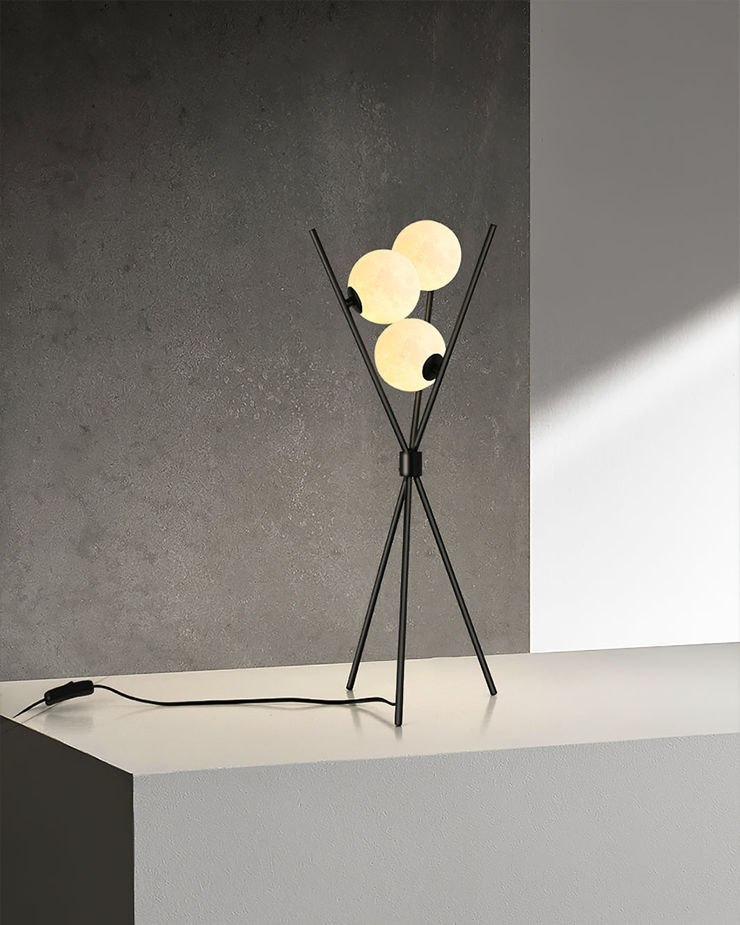 Lámpara de Mesa Lunar de Metal con Bombilla LED - Diseño Moderno para Interiores 3