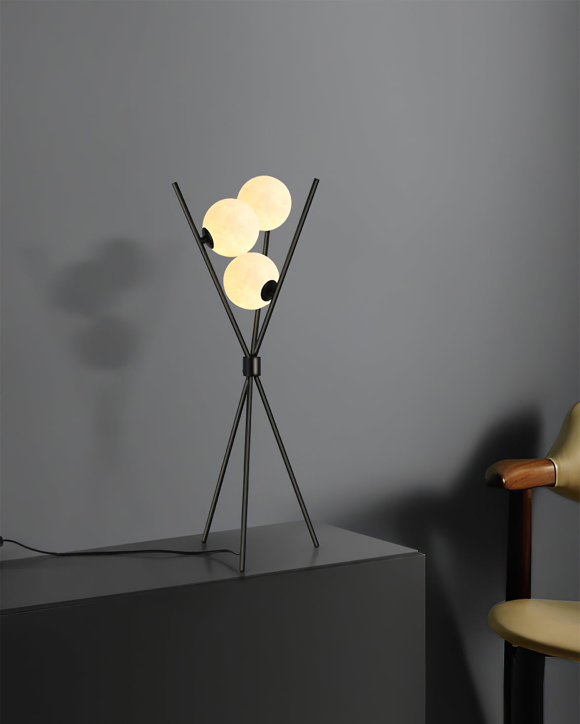 Lámpara de Mesa Lunar de Metal con Bombilla LED - Diseño Moderno para Interiores 5