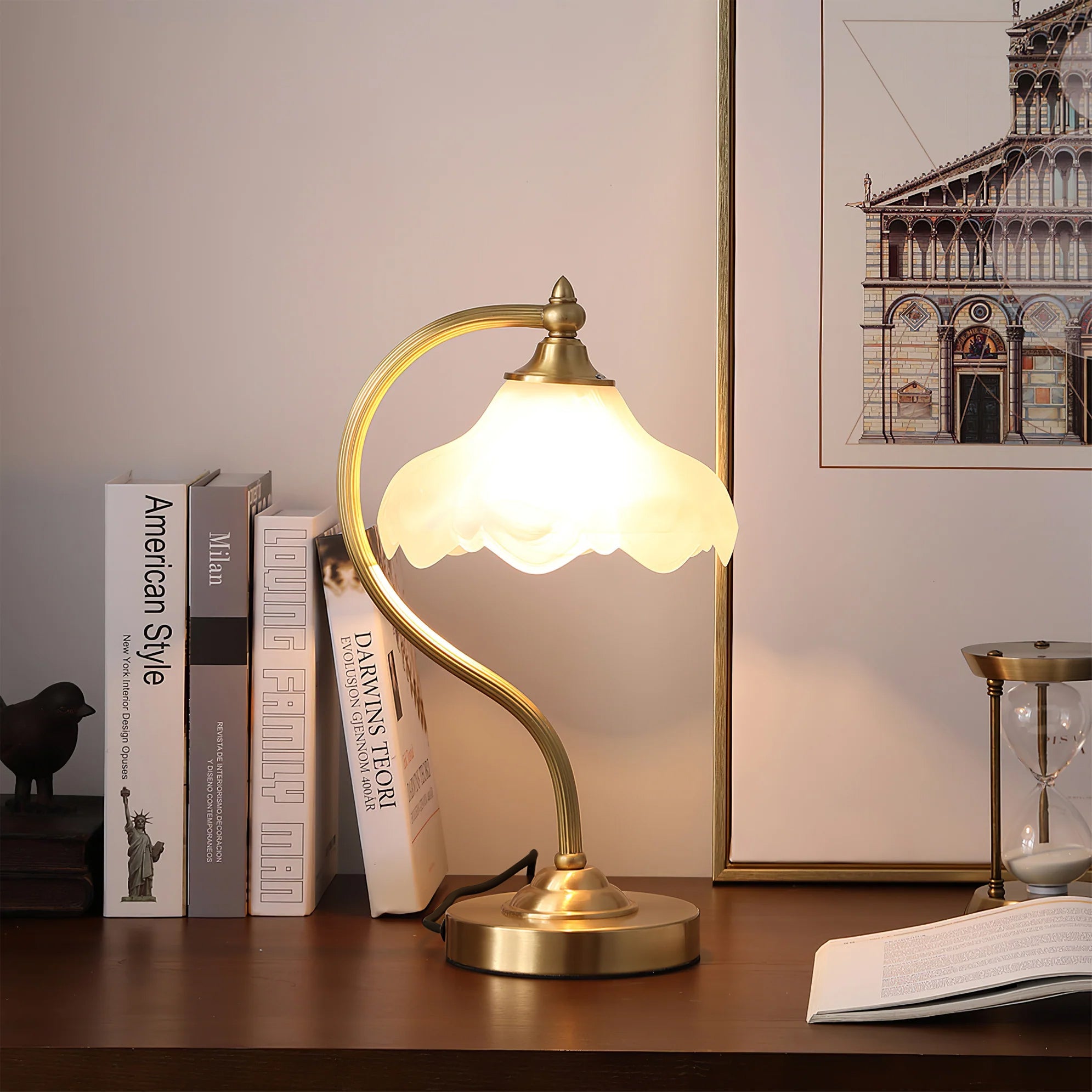 Lámpara de Mesa Magnolya de Brass y Vidrio con Diseño Artístico – Compatible con LED y Edison, 42cm de Altura 4