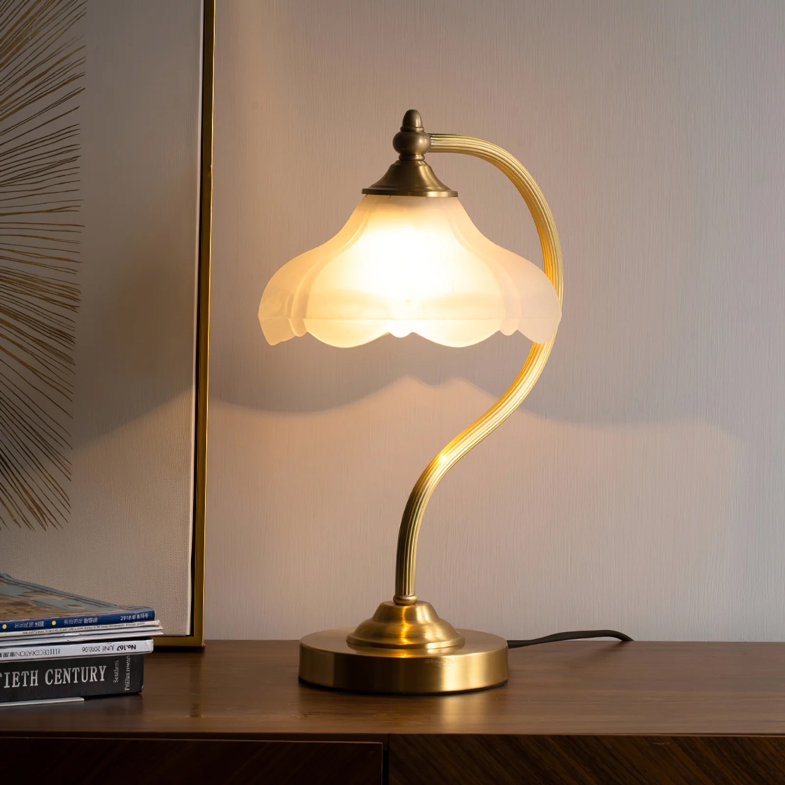 Lámpara de Mesa Magnolya de Brass y Vidrio con Diseño Artístico – Compatible con LED y Edison, 42cm de Altura 6