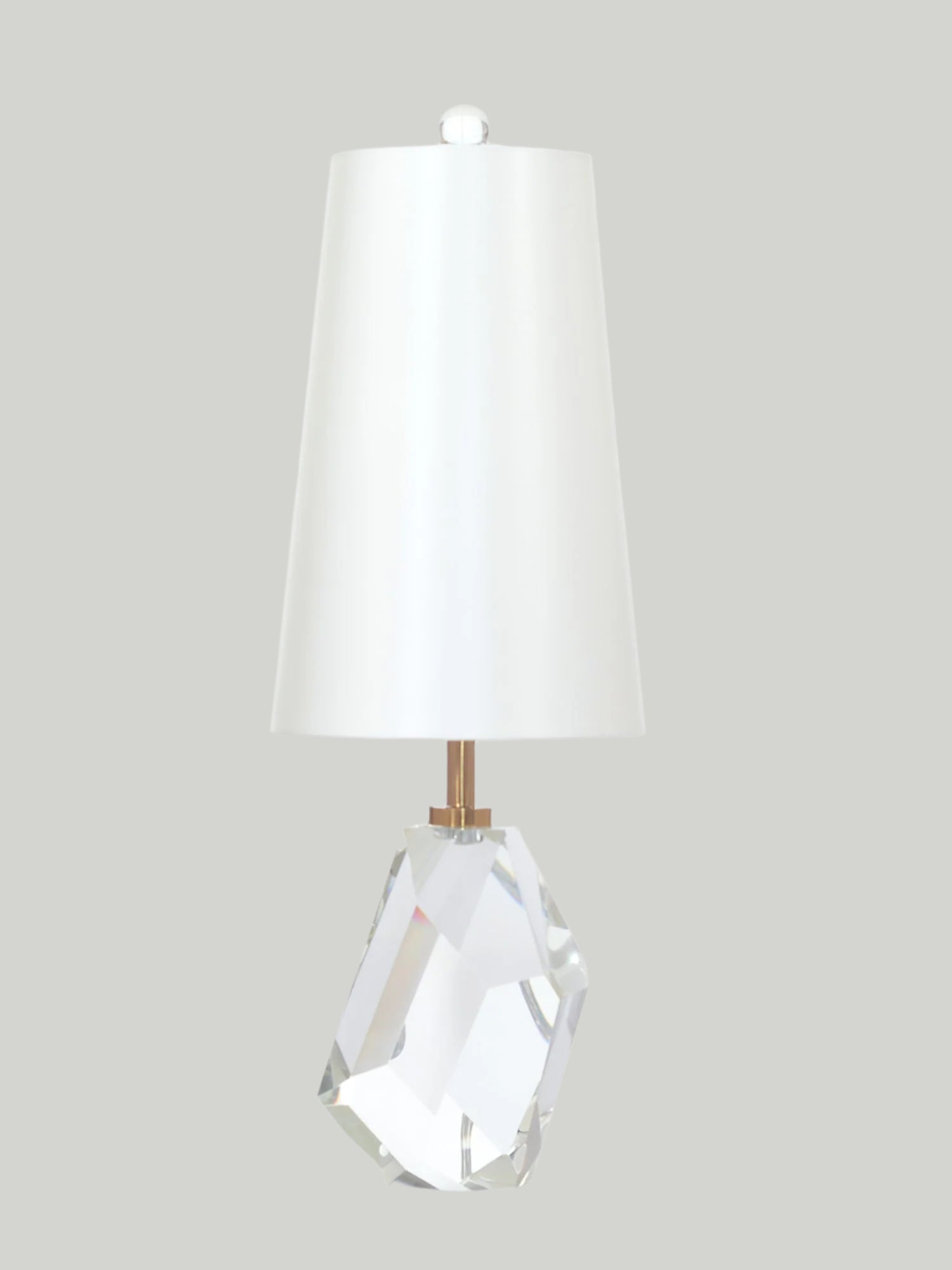 Lámpara de Mesa Marcella de Cristal Cortado, Diseño Moderno con Pantalla Blanca, Ideal para Mesitas de Noche y Espacios Reducidos 5