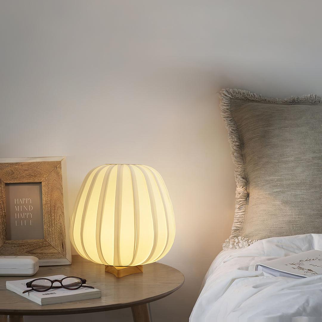 Lámpara de Mesa Minimalista de Tela con Base de Madera – Diseño Moderno para Iluminar Tu Hogar 6