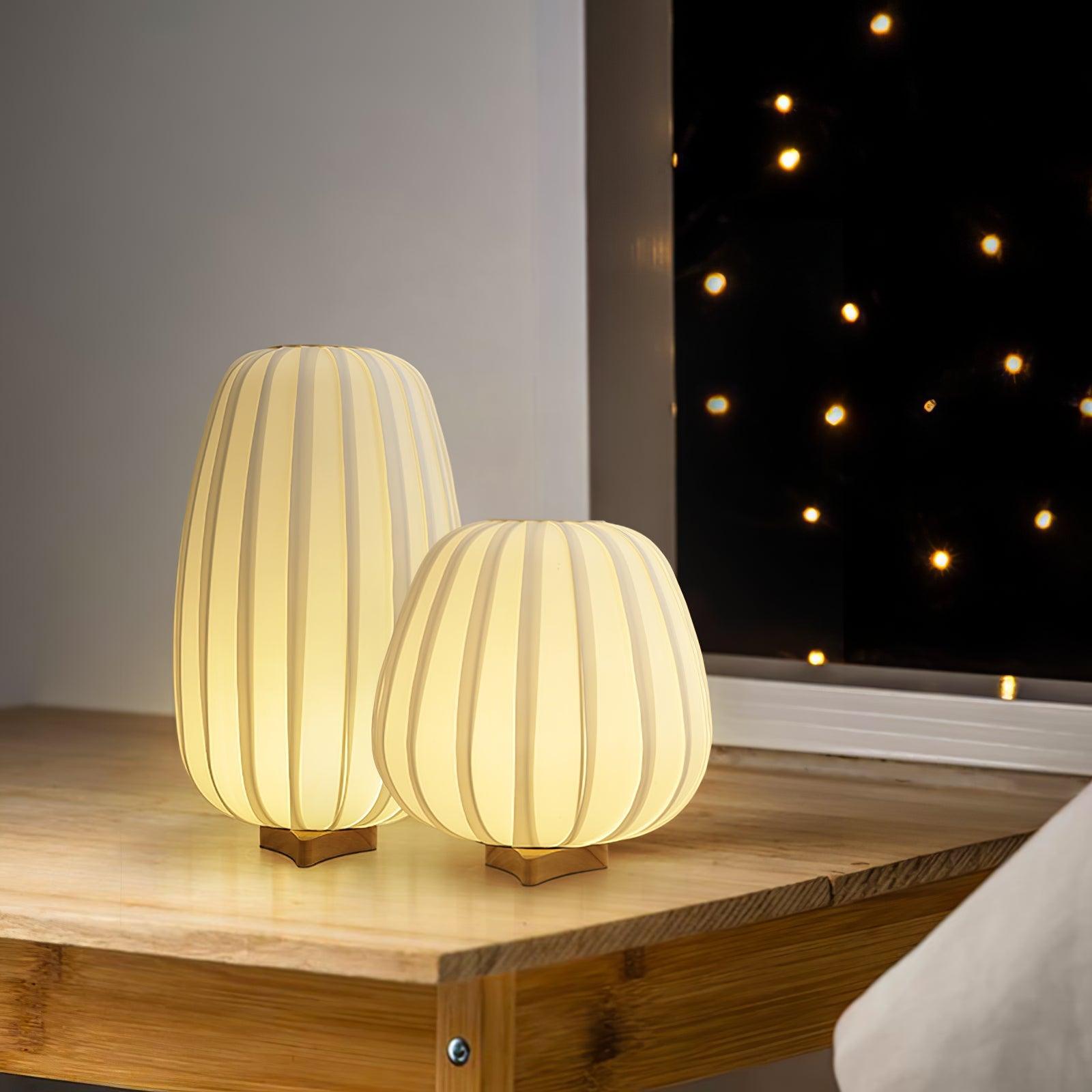 Lámpara de Mesa Minimalista de Tela con Base de Madera – Diseño Moderno para Iluminar Tu Hogar 7
