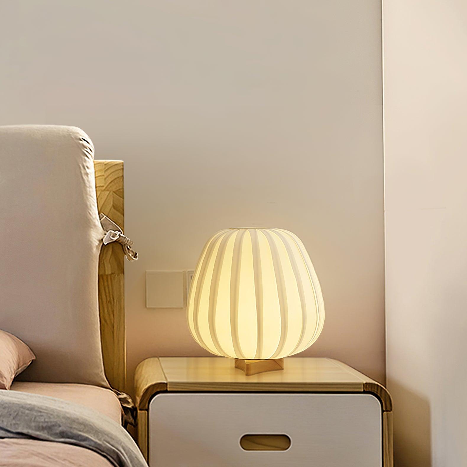 Lámpara de Mesa Minimalista de Tela con Base de Madera – Diseño Moderno para Iluminar Tu Hogar 8