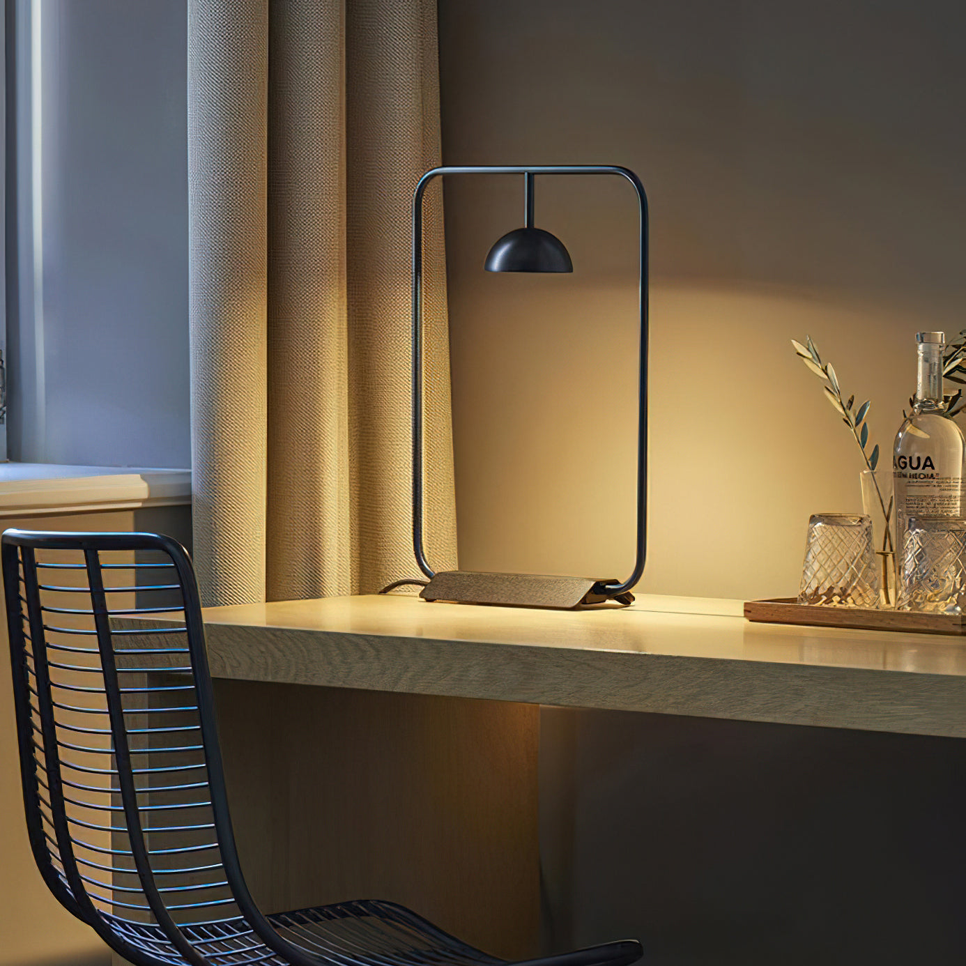 Lámpara de Mesa Moderna Cupolina con Luz LED Regulable, Diseño Cuadrado, Metal, 31 cm Diámetro, Negro/Naranja 2