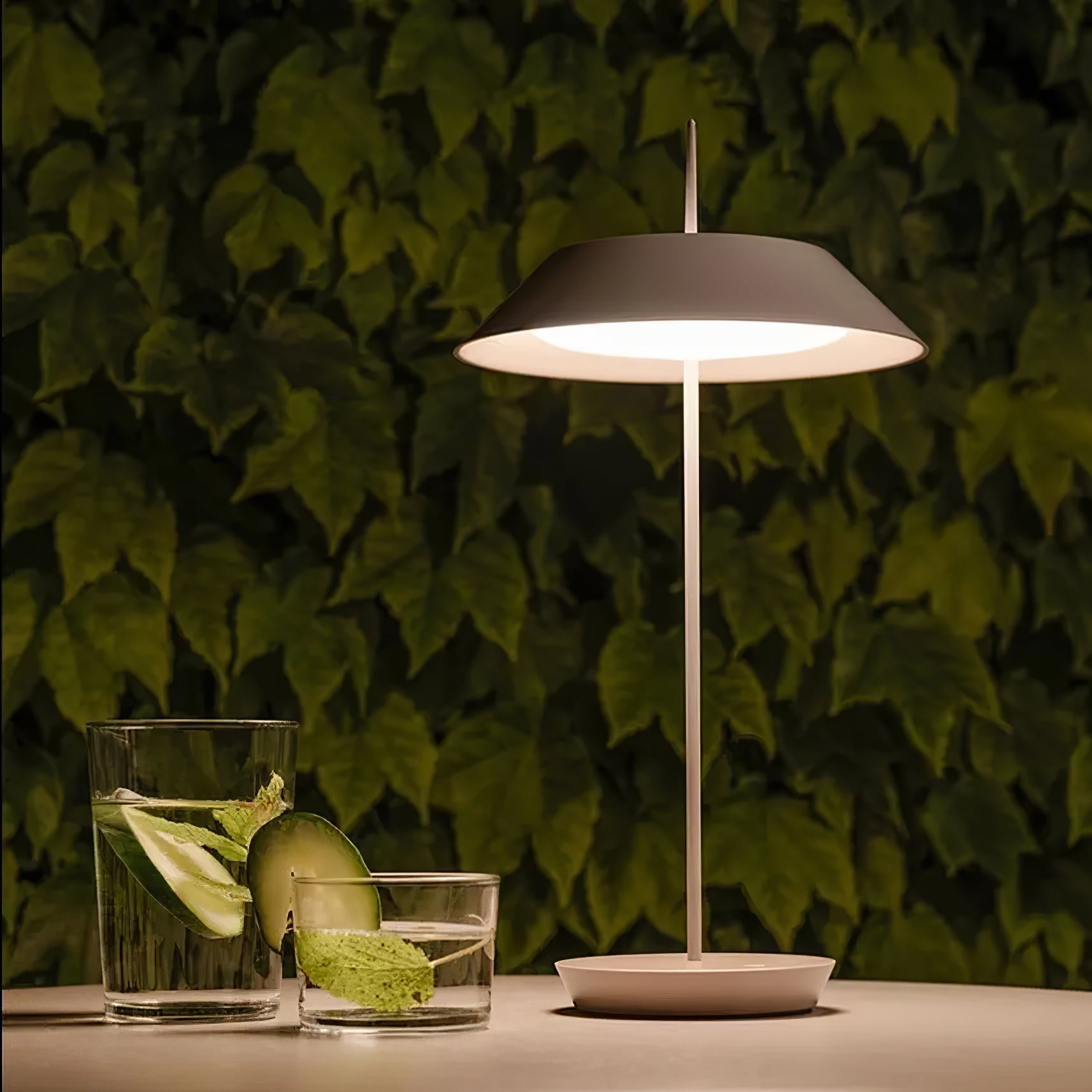 Lámpara de Mesa Moderna LED de Metal, Diseño Elegante en Varios Colores - Ideal para Escritorios y Mesitas de Noche 2