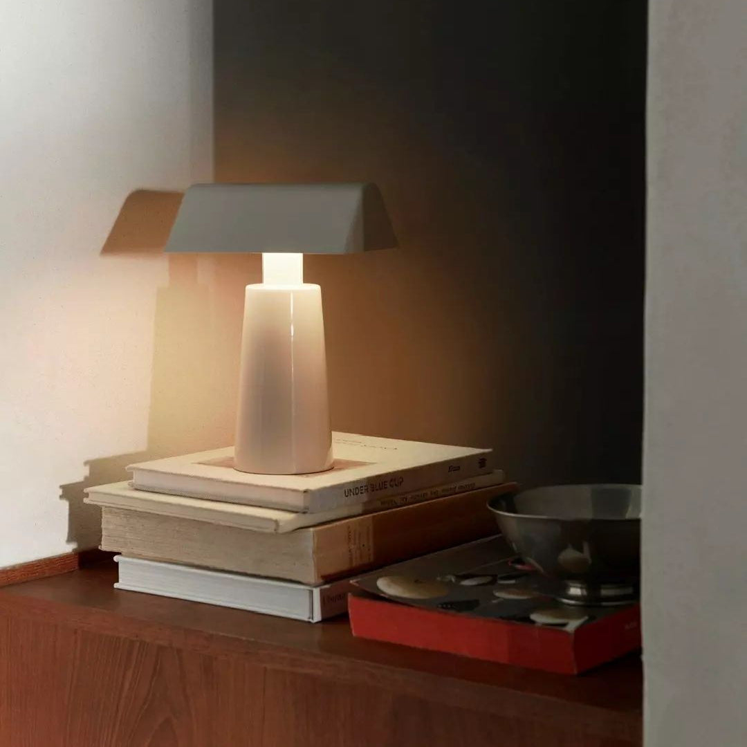 Lámpara de Mesa Moderna LED de Metal con Cambio de Color – Ideal para Escritorios y Mesitas de Noche, 15 cm Diámetro 8