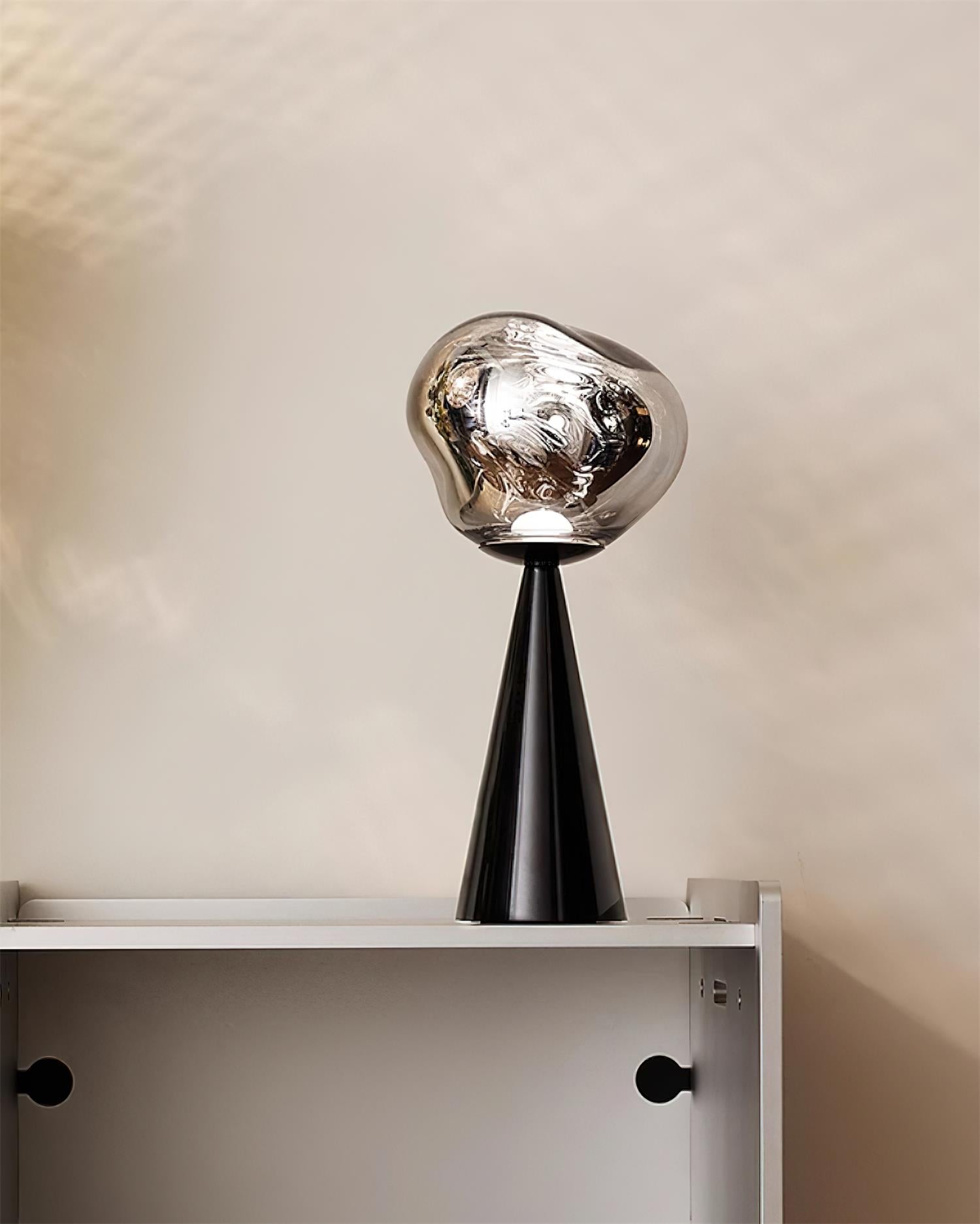 Lámpara de Mesa Moderna Lava Charge con Base de Metal, Pantalla de Acrílico y Puerto USB – Ideal para Decoración Interior 4