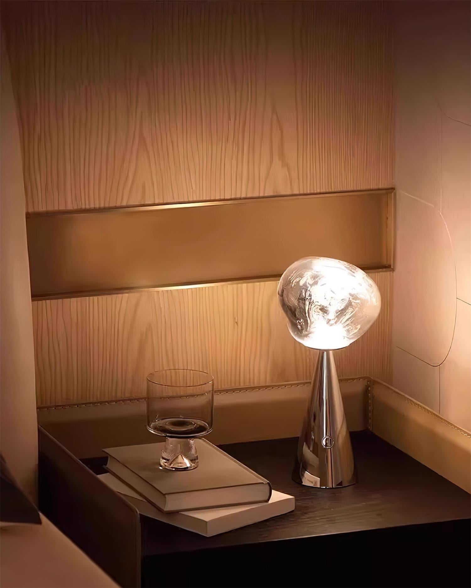 Lámpara de Mesa Moderna Lava Charge con Base de Metal, Pantalla de Acrílico y Puerto USB – Ideal para Decoración Interior 8