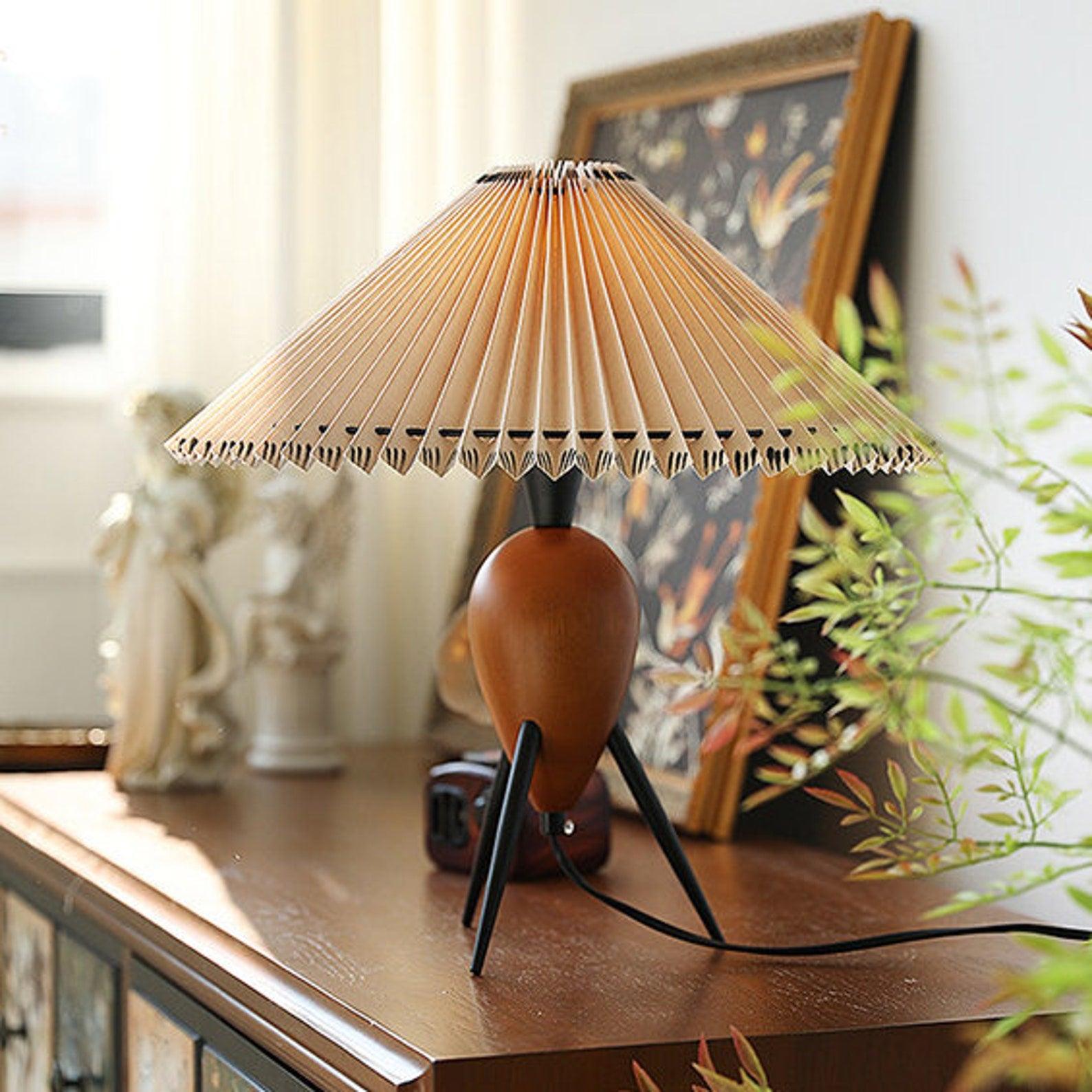 Lámpara de Mesa Moderna con Base de Madera y Pantalla de Tela - Diseño Industrial Tripode 5