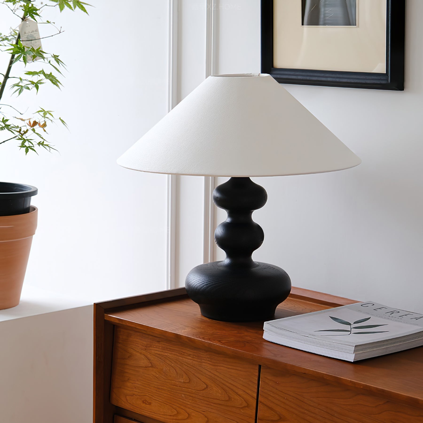Lámpara de Mesa Moderna con Base de Madera y Pantalla de Tela – Diseño Vintage 2