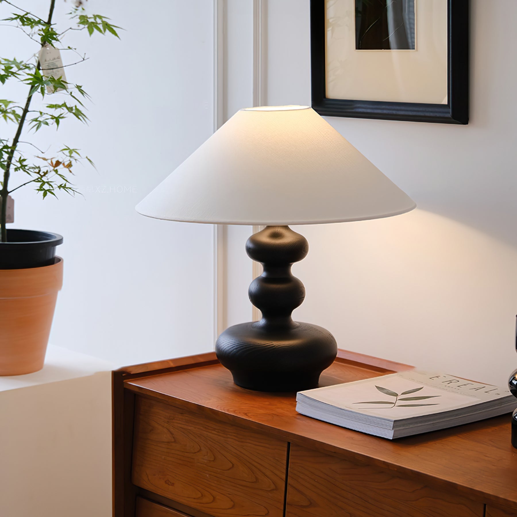 Lámpara de Mesa Moderna con Base de Madera y Pantalla de Tela – Diseño Vintage 4